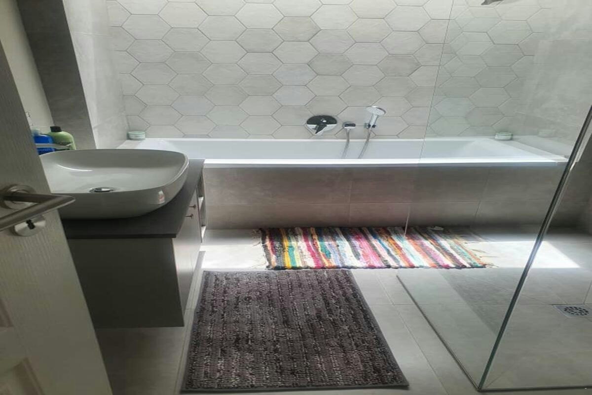 Crystal Self Catering 3 Bedroom Villa image no 15 of 16