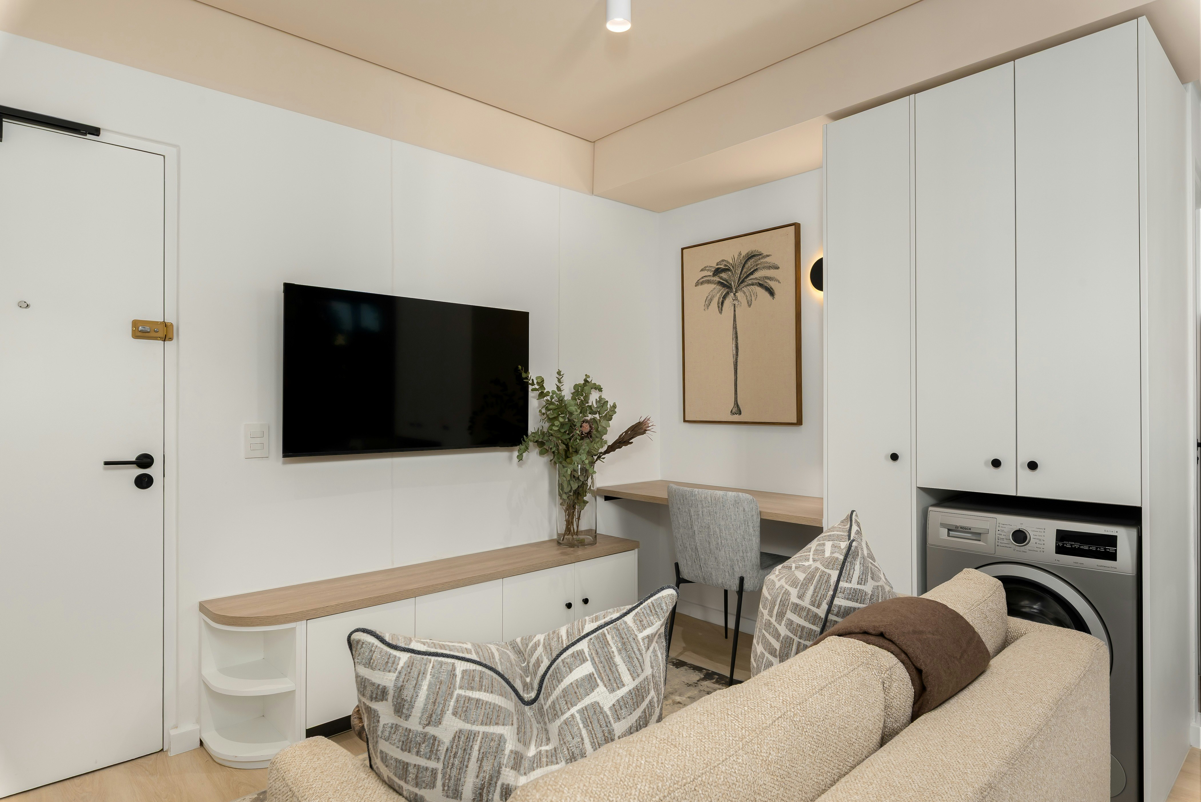 TenOnV | Designer Studio with Table Mountain Views image no 10 of 13