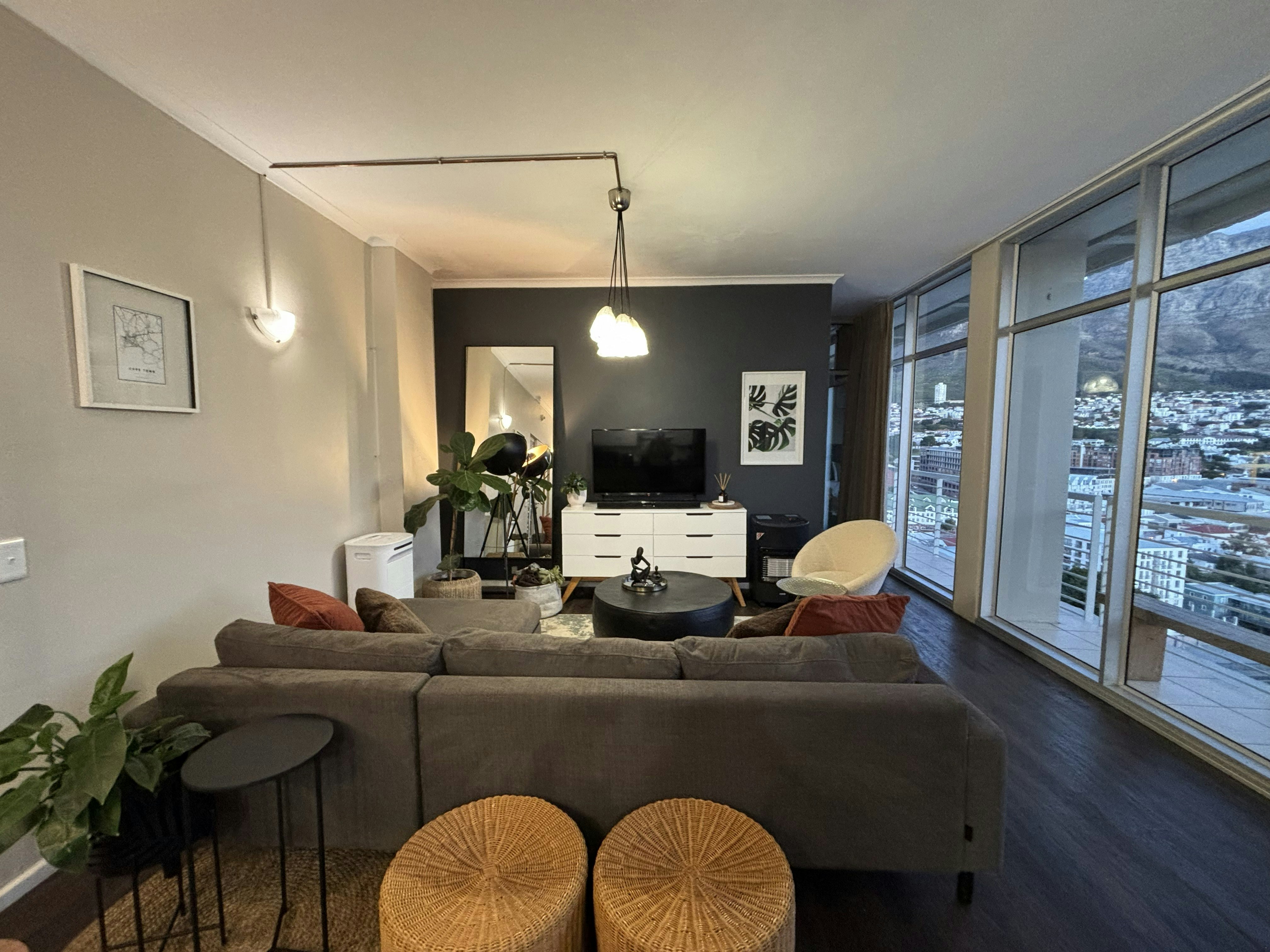 Luxury Top-Floor Retreat image no 7 of 82