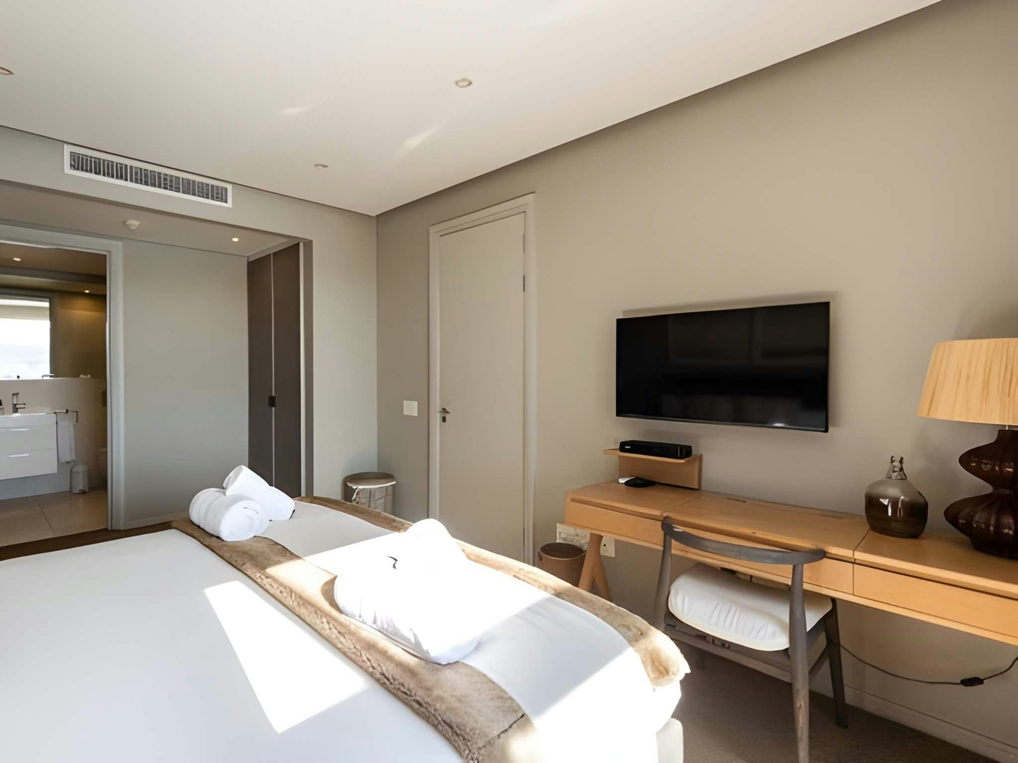 Mountain Marina - Three Bedroom Luxury Premier 3 image no 16 of 26