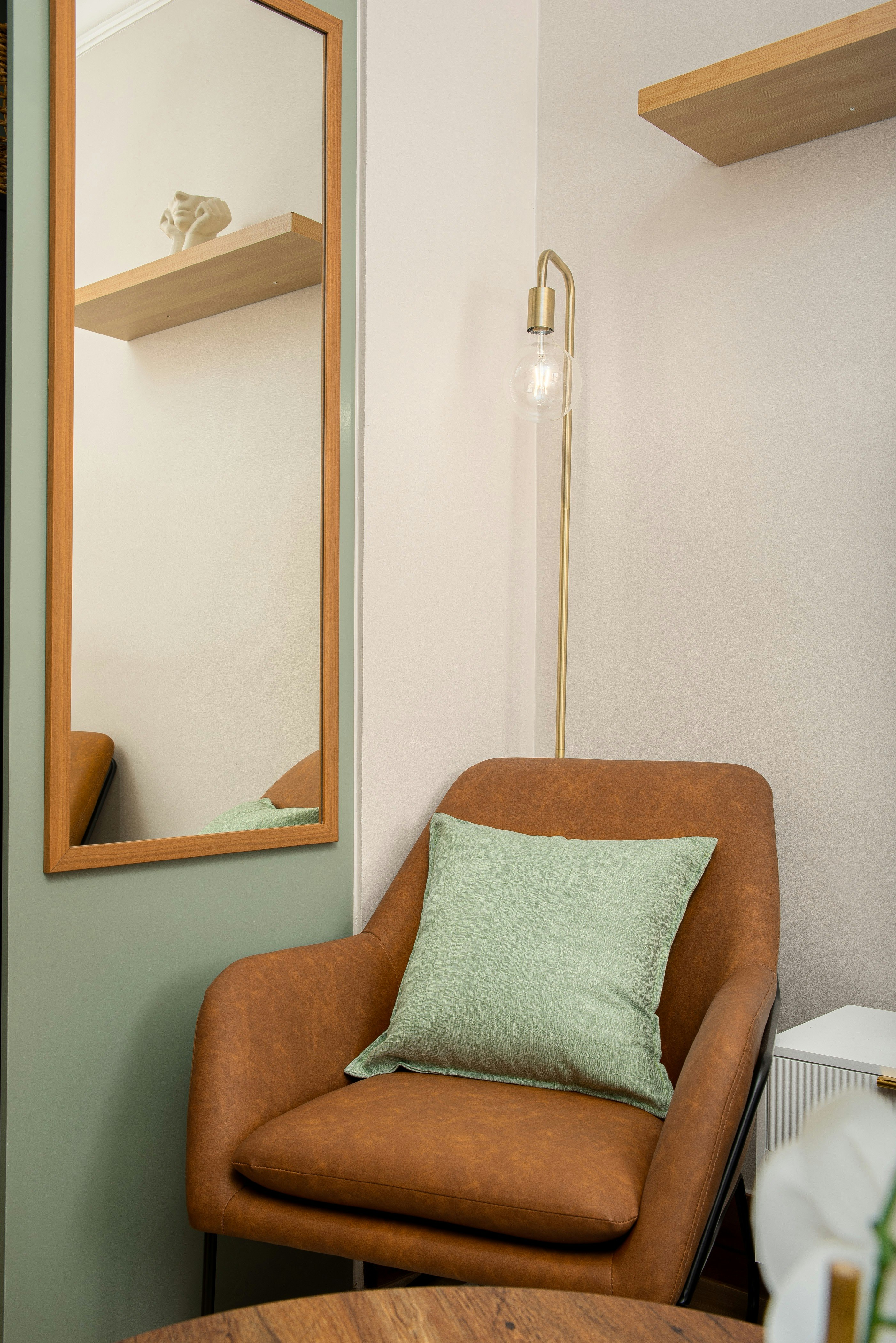 Charlie and the Chairman | Sophisticated City Stay image no 10 of 24