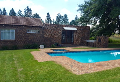  by House, Cottage and Contractor's Manor | LekkeSlaap