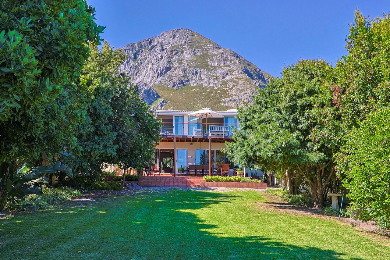 Hermanus Accommodation at  | Viya