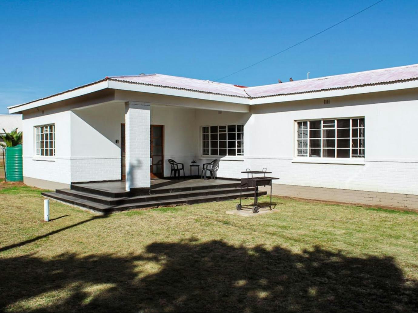 Modern Farm Stays 76 Bree Street image no 1 of 8