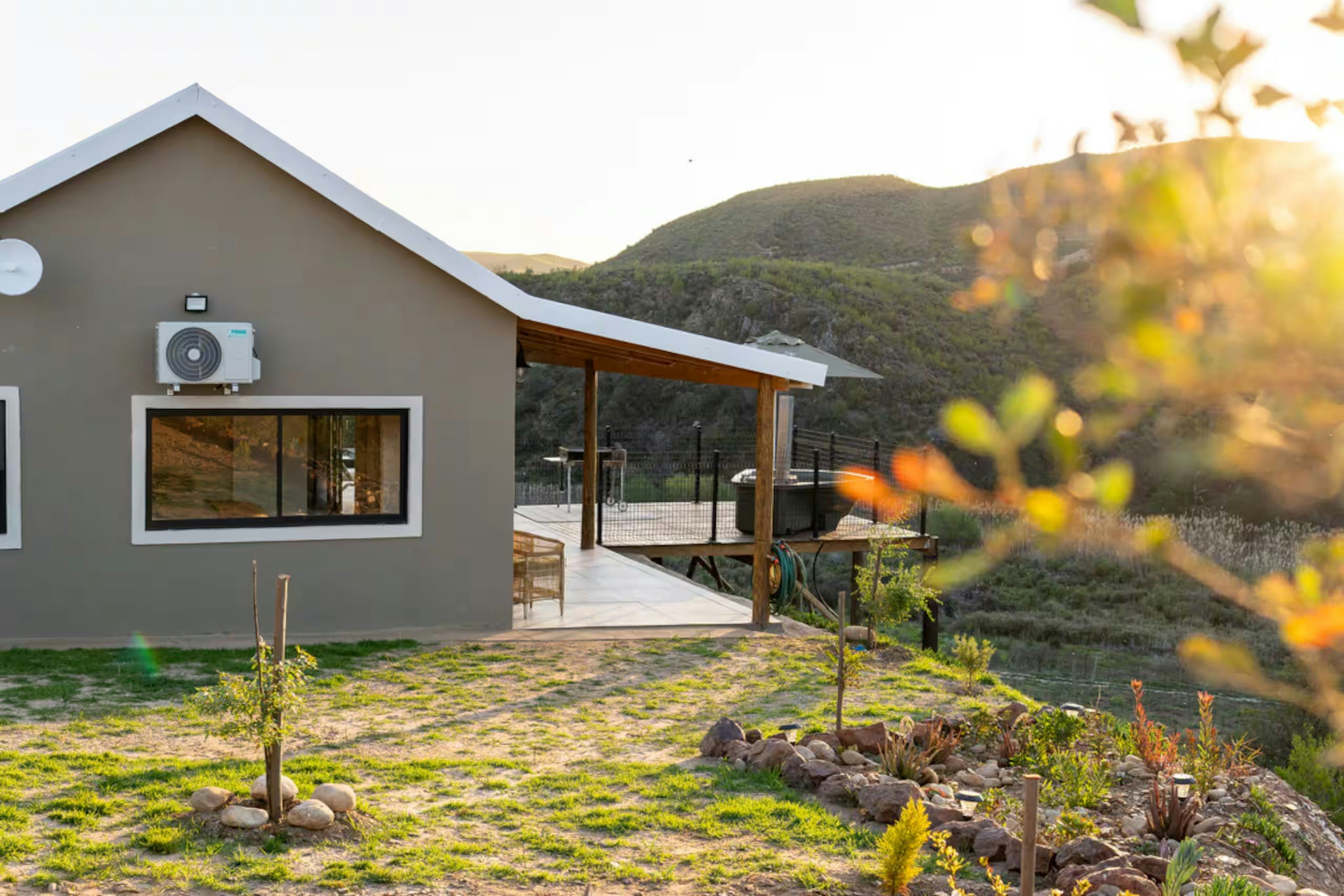 Nicara Luxury Cabins image no 1 of 9
