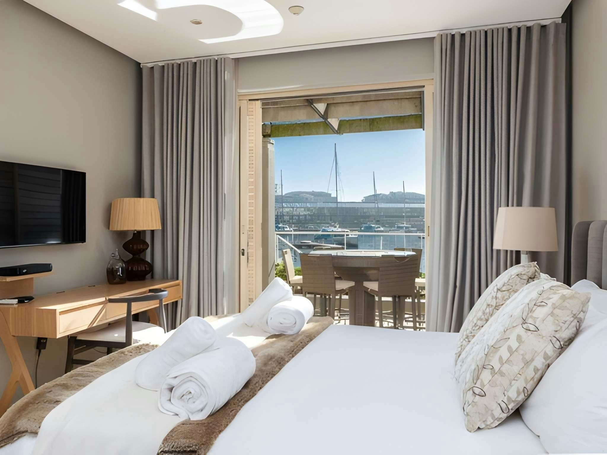 Mountain Marina - Three Bedroom Luxury Premier 3 image no 14 of 26