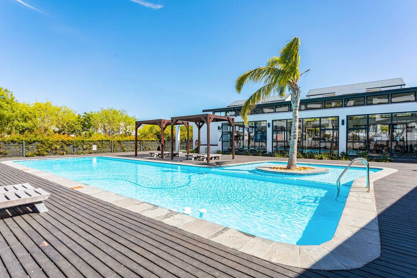 Modern 3-bed Garden |  Pool & Gym image no 35 of 40