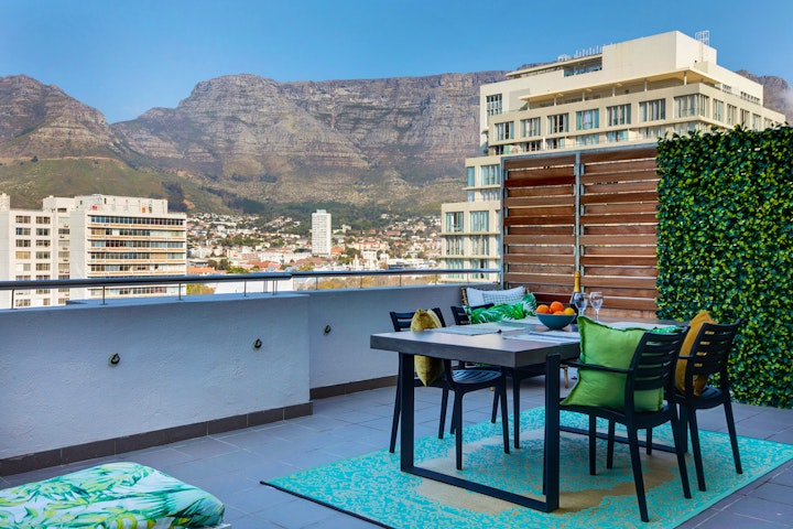 Cape Town Accommodation at Table Mountain Apartment 1108 | Viya