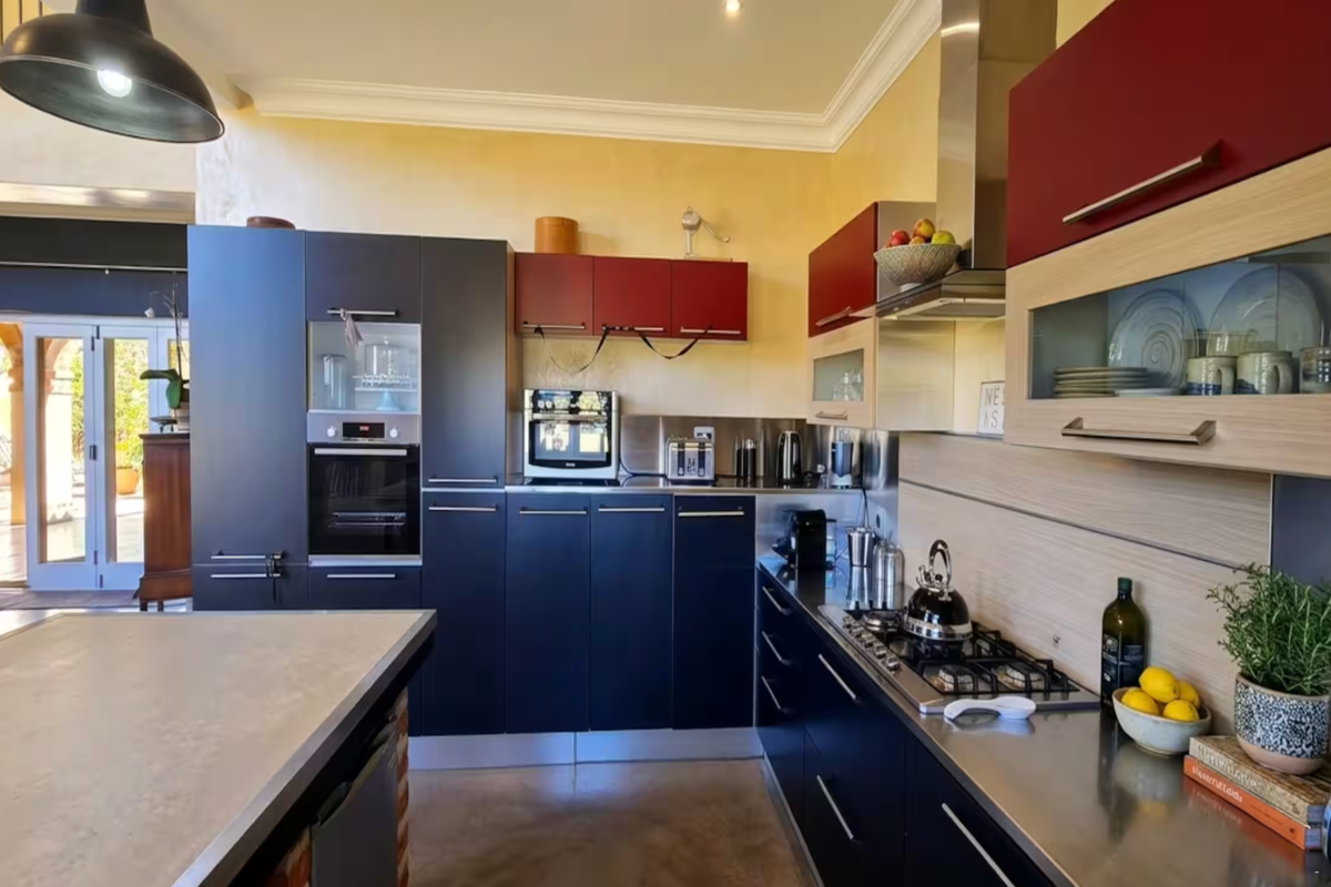 Sandmartins Luxury Villa image no 28 of 55