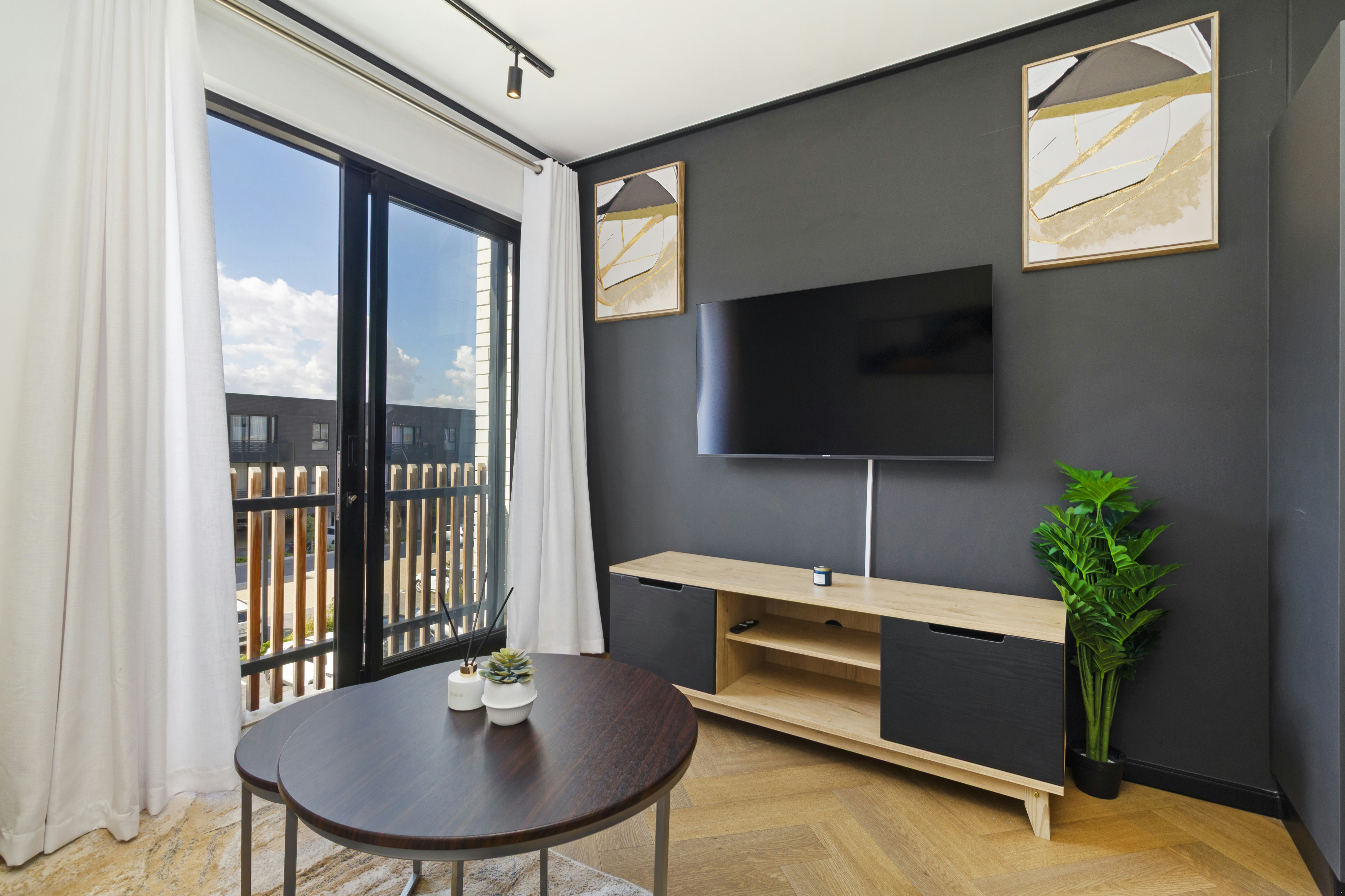 Modern Studio @ Nine Palms image no 4 of 18