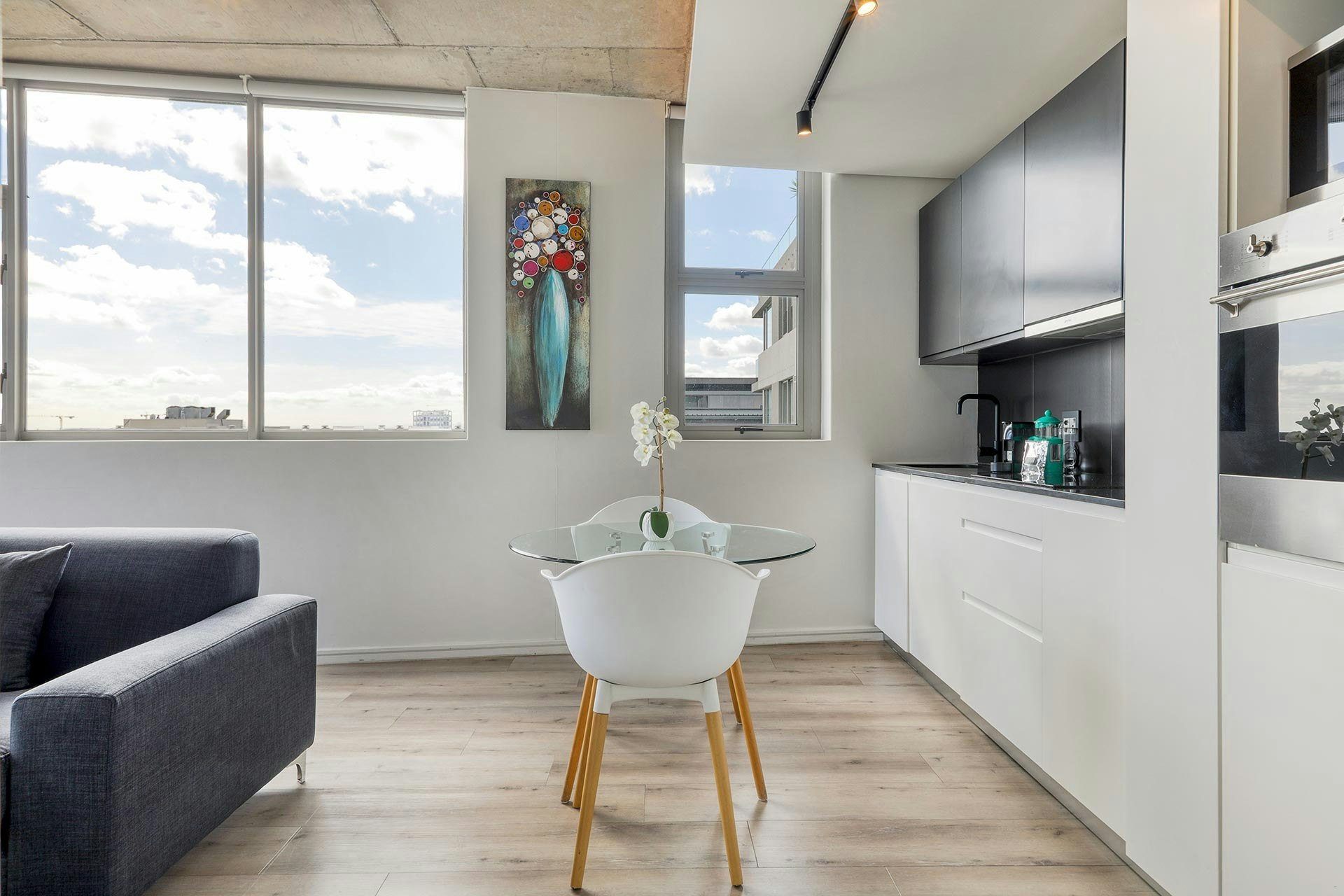 604 Luxury City View image no 8 of 16