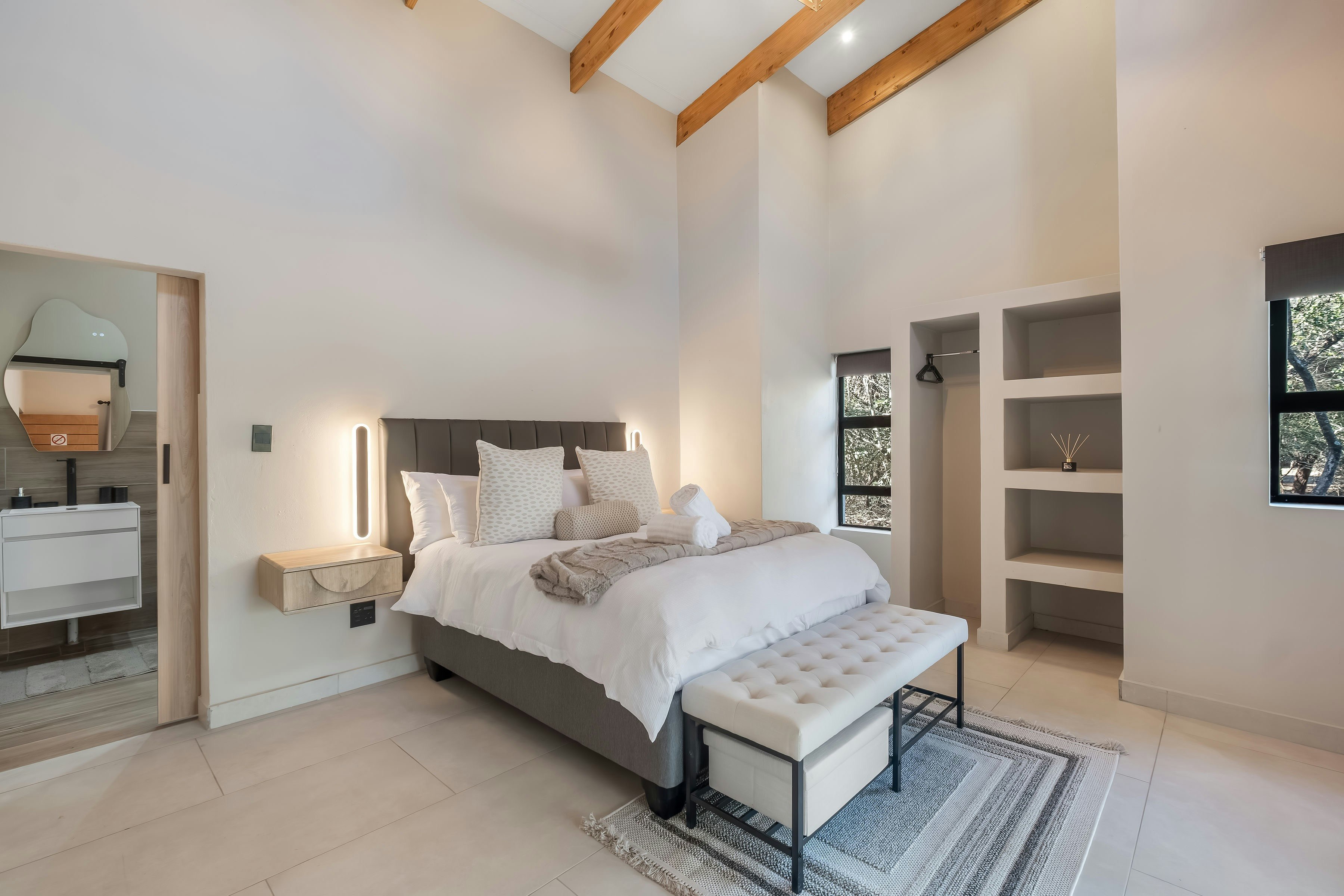 Yana’s Luxury Villa image no 5 of 25
