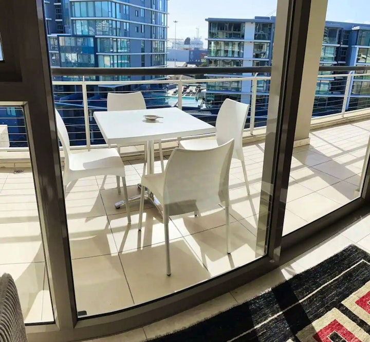 Cape Town Accommodation at 707 Canal Quays | Viya