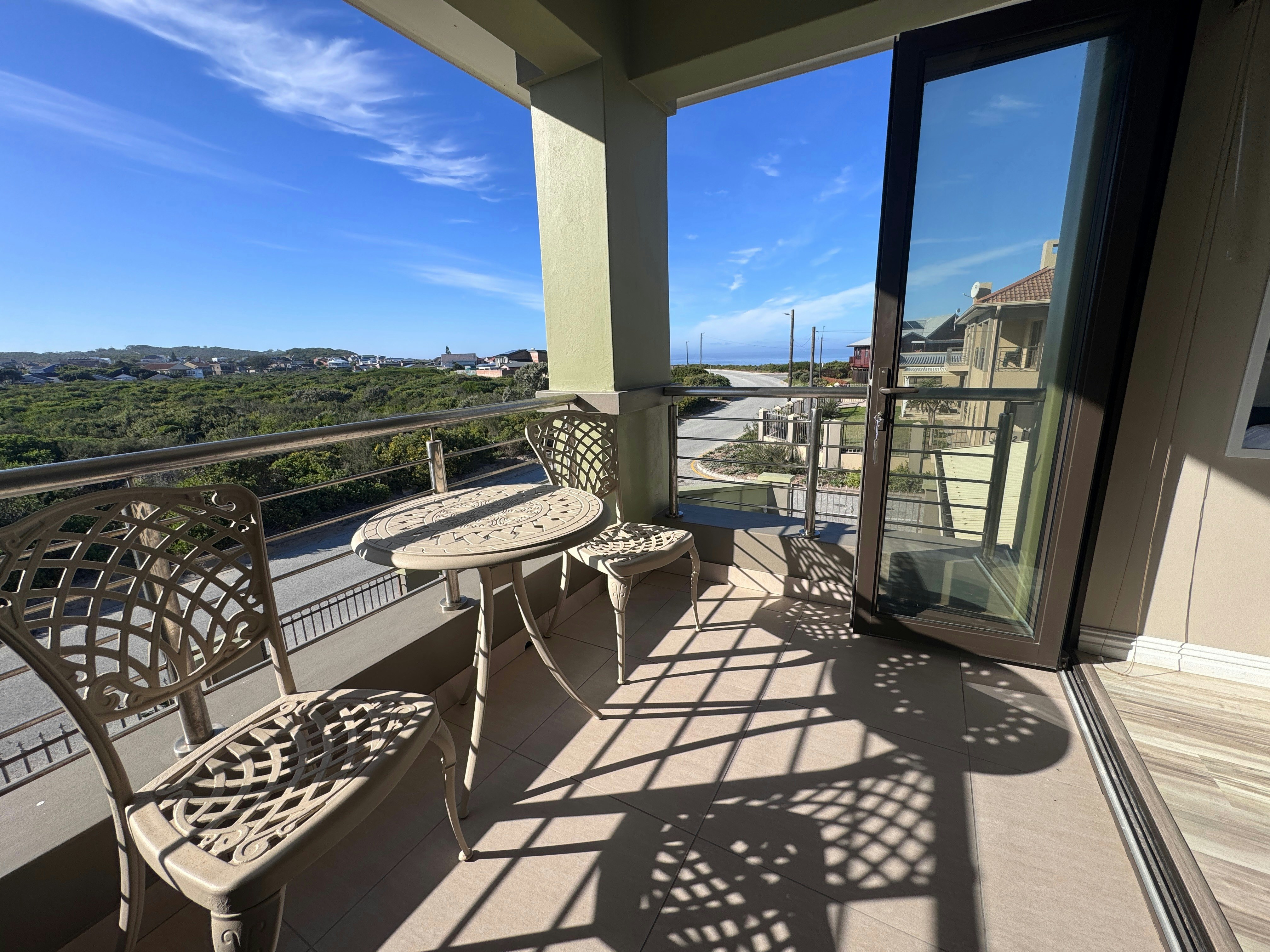Luxury Beachhouse Villa image no 35 of 39