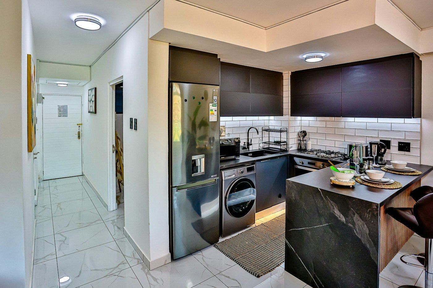 Stylish Sibaya Apartment | Pool & Inverter image no 19 of 31