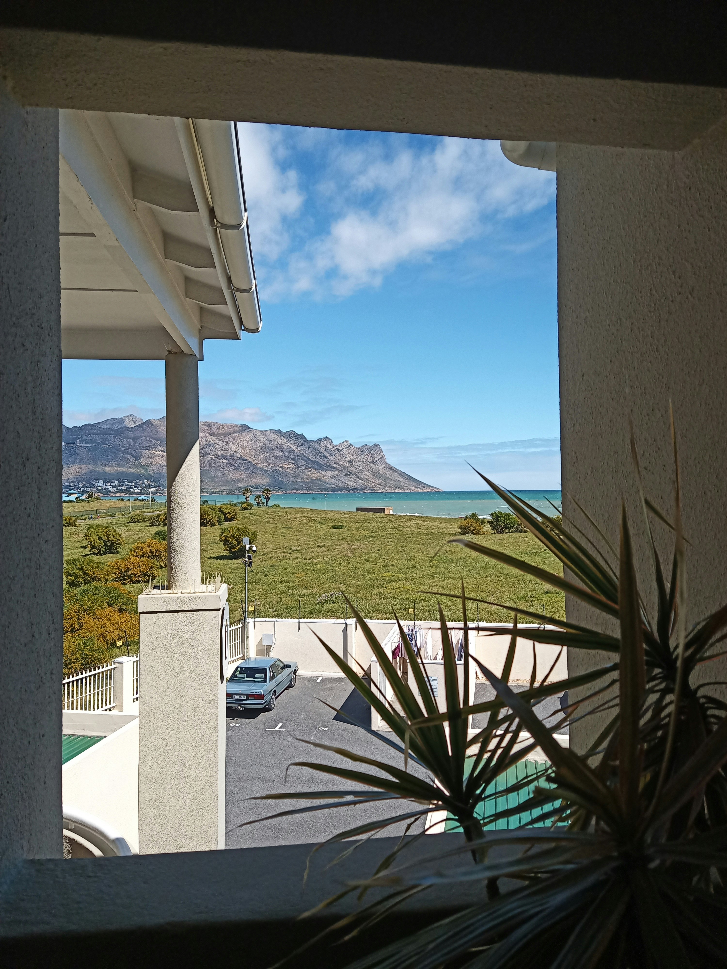 Golf Beach Luxury Self-catering Apartment | LekkeSlaap