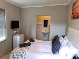 Hartbeespoort Accommodation at Zoltan Guesthouse | Viya