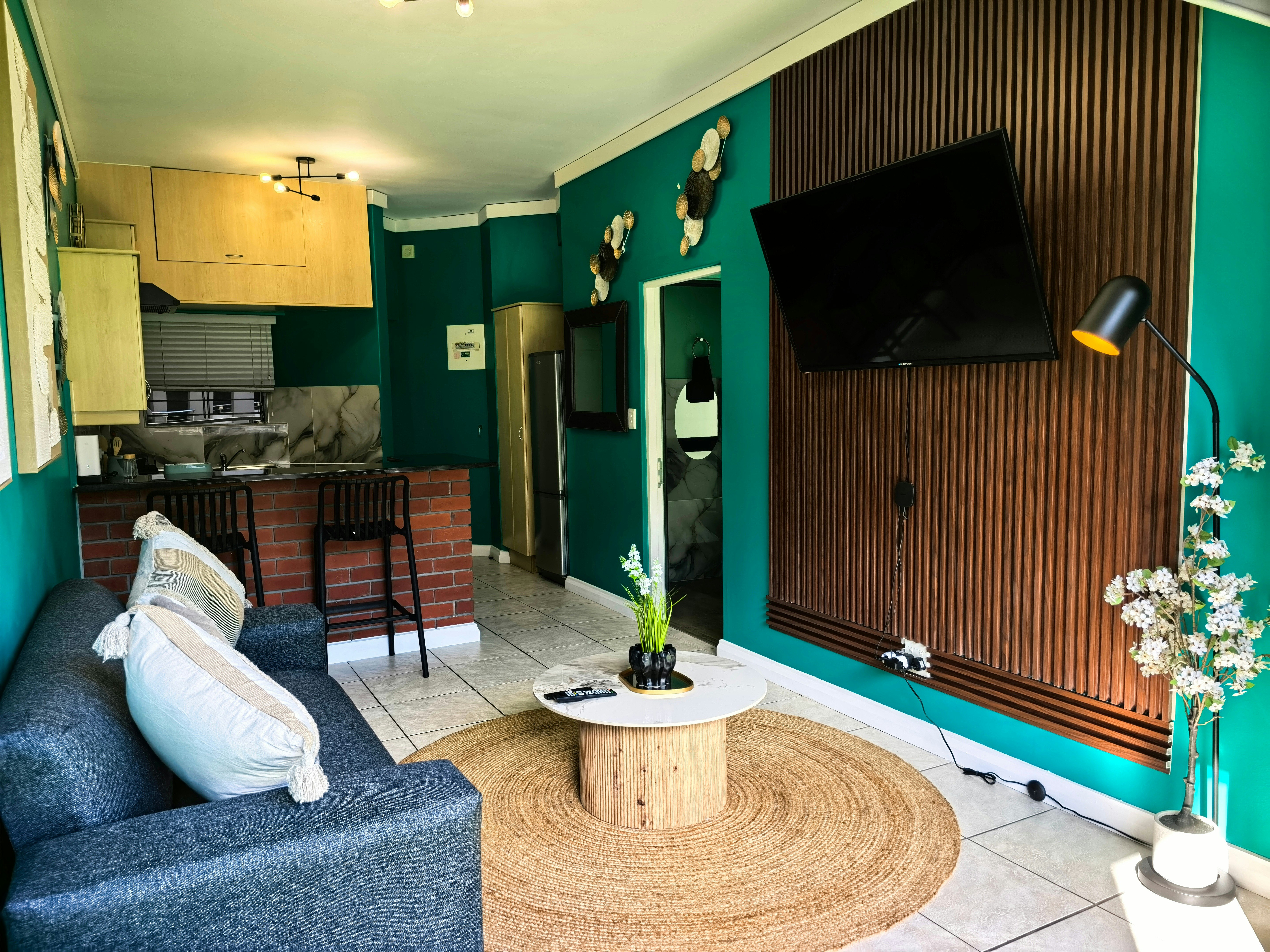 Stunning Lake View Apartment image no 10 of 27