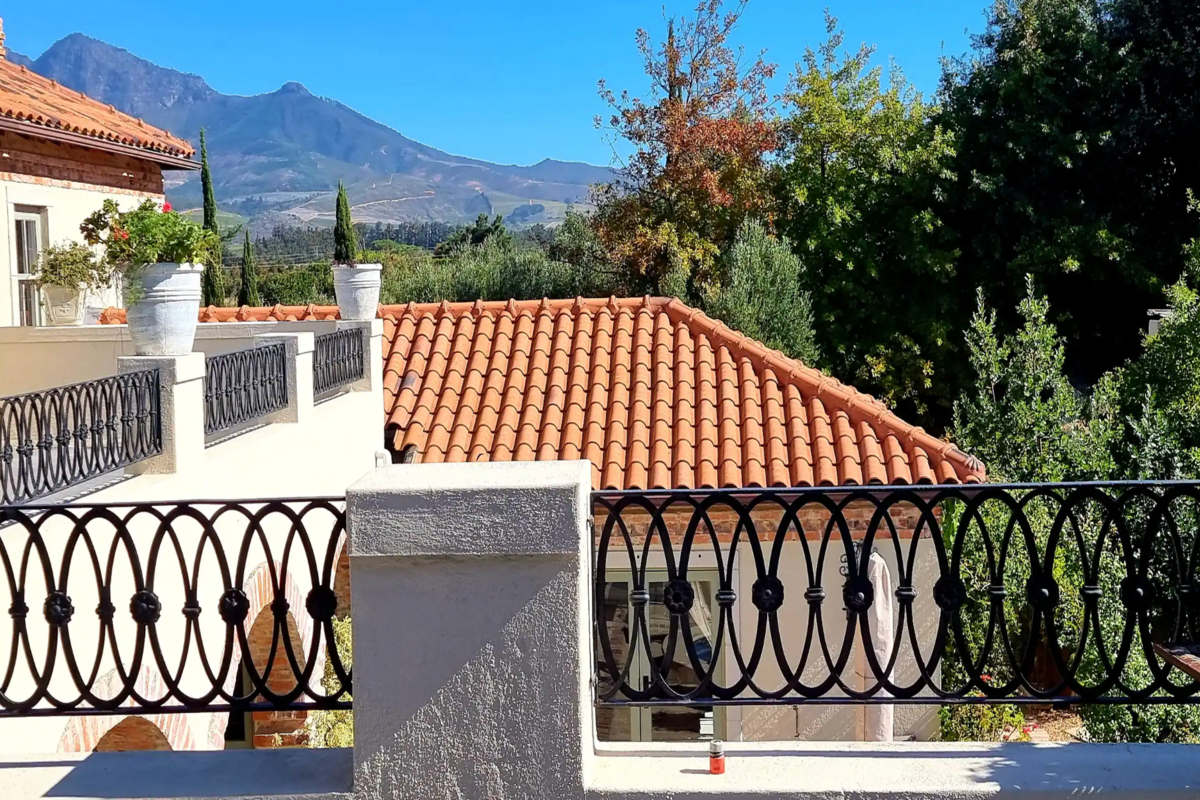 Sandmartins Luxury Villa image no 25 of 55