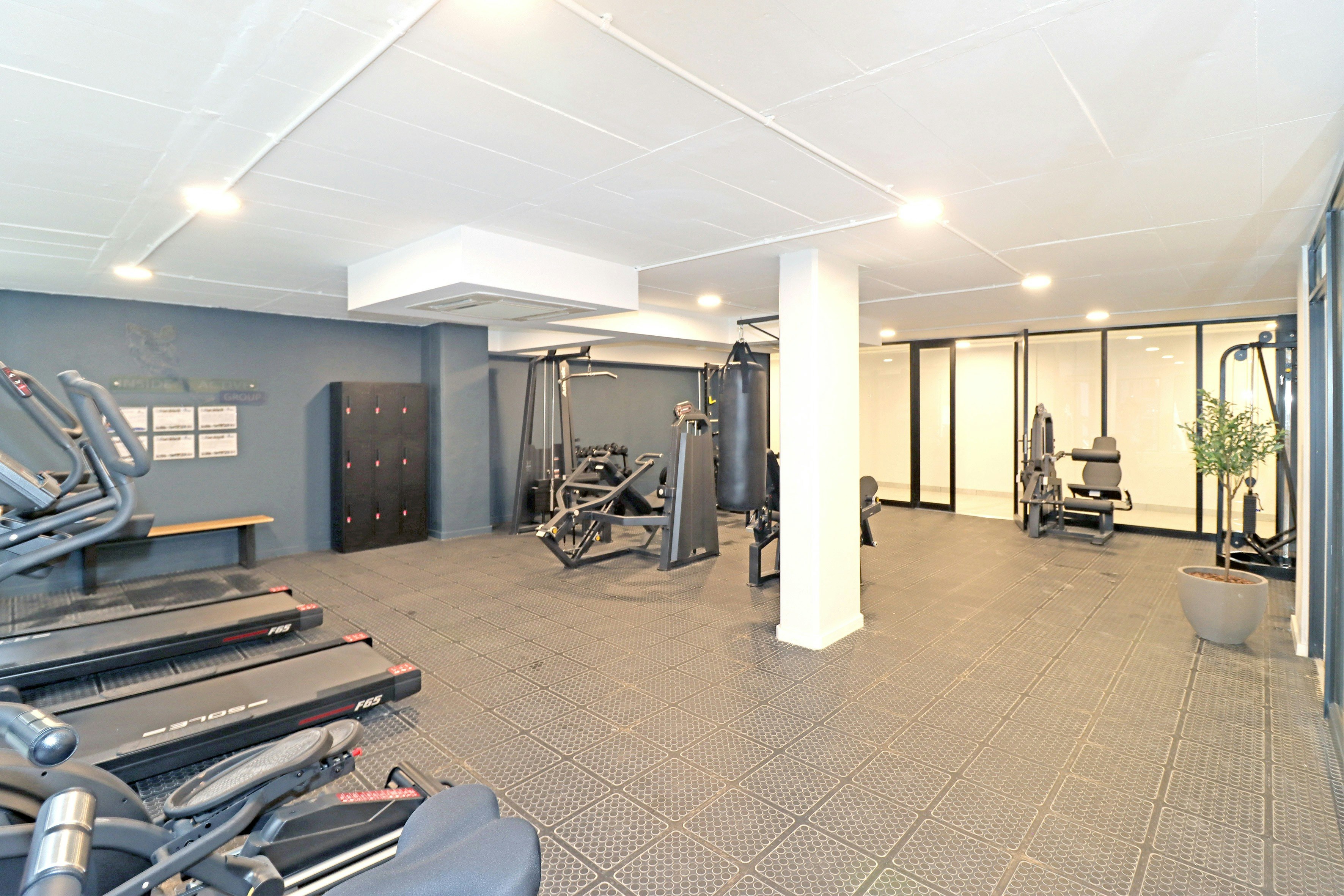 Elegant Studio in Illovo image no 21 of 38