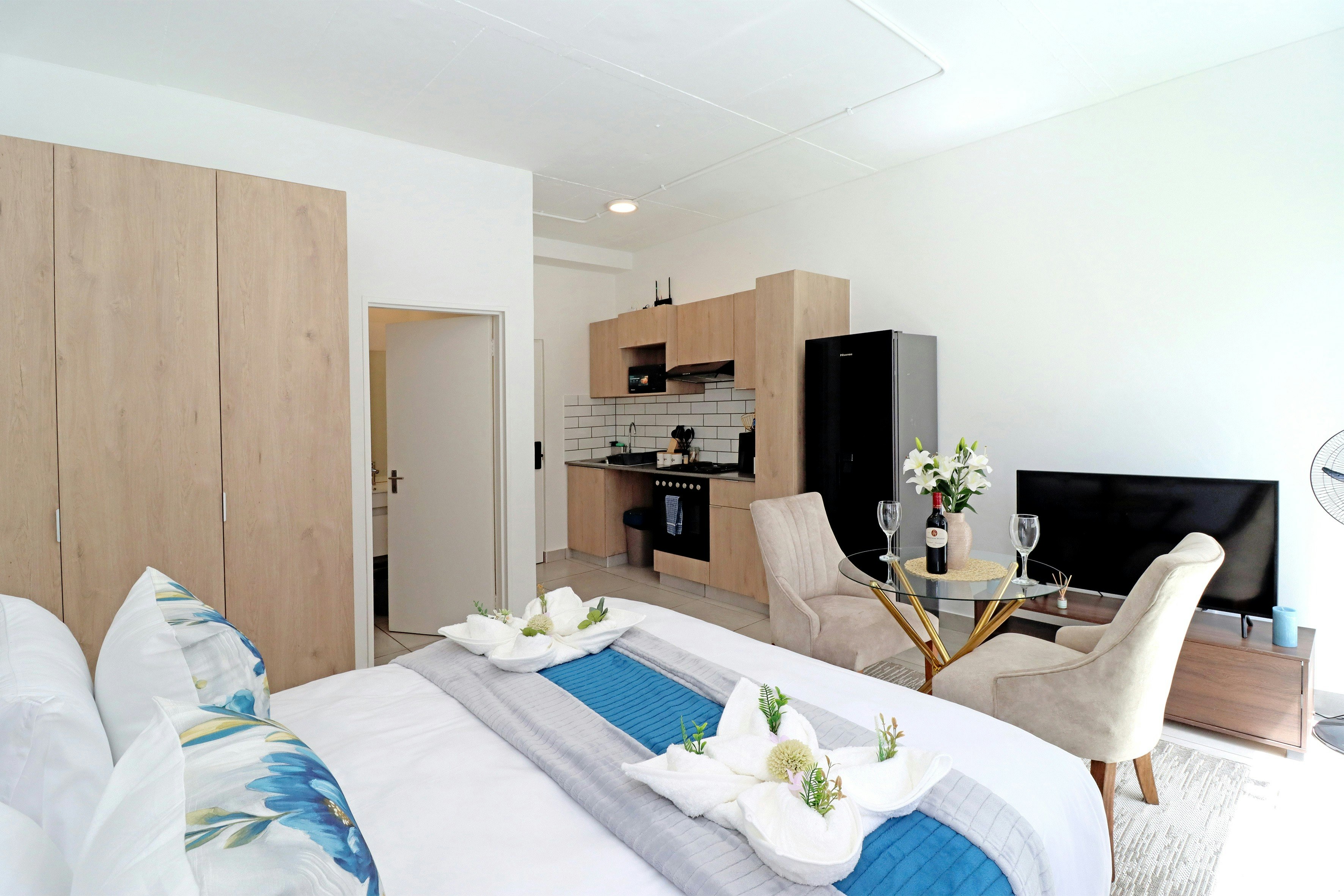 Elegant Studio in Illovo image no 7 of 38