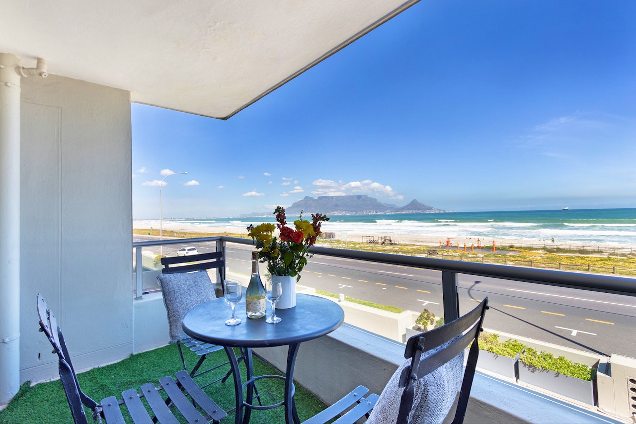 Bloubergstrand Accommodation at  | Viya