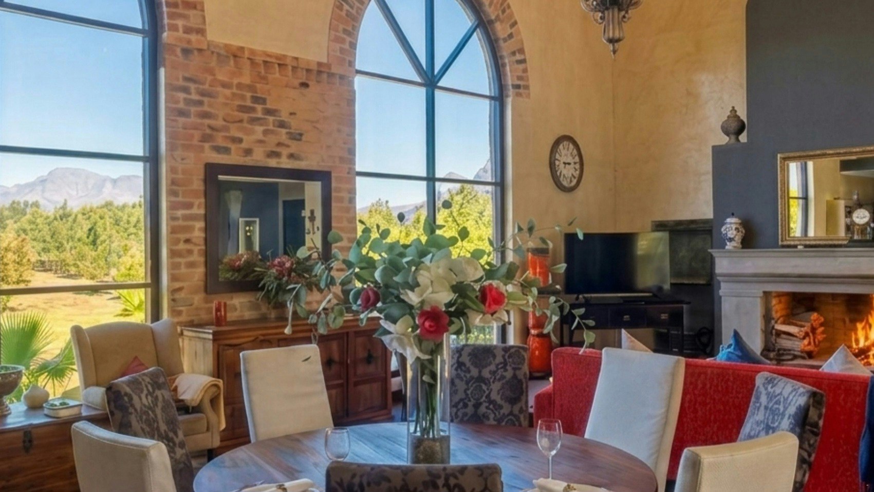 Sandmartins Luxury Villa image no 31 of 55
