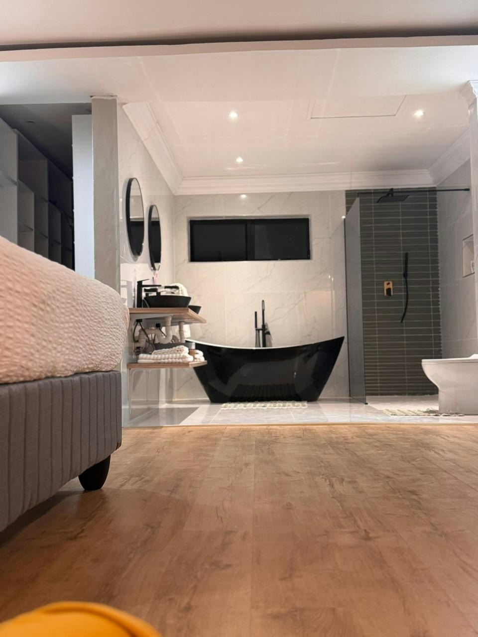 Midlands Luxury Villa image no 7 of 16