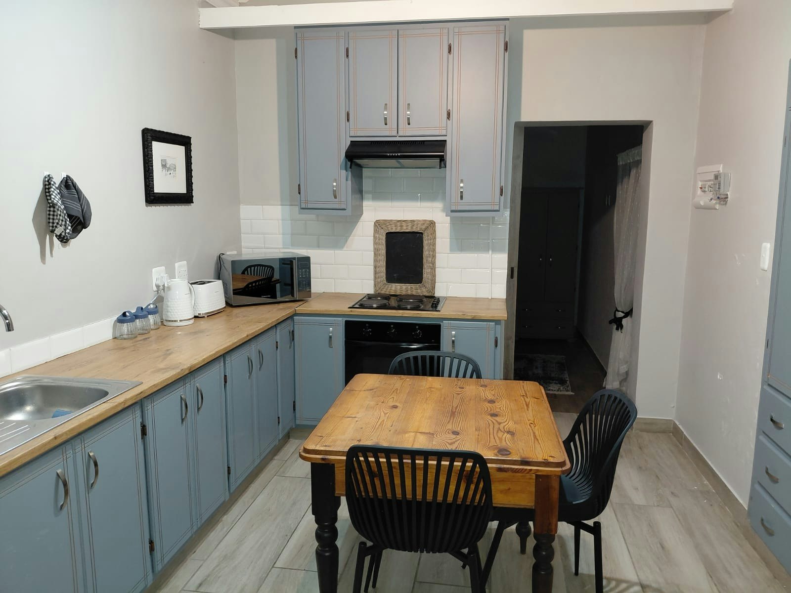 Courtyard Cottage image no 4 of 10