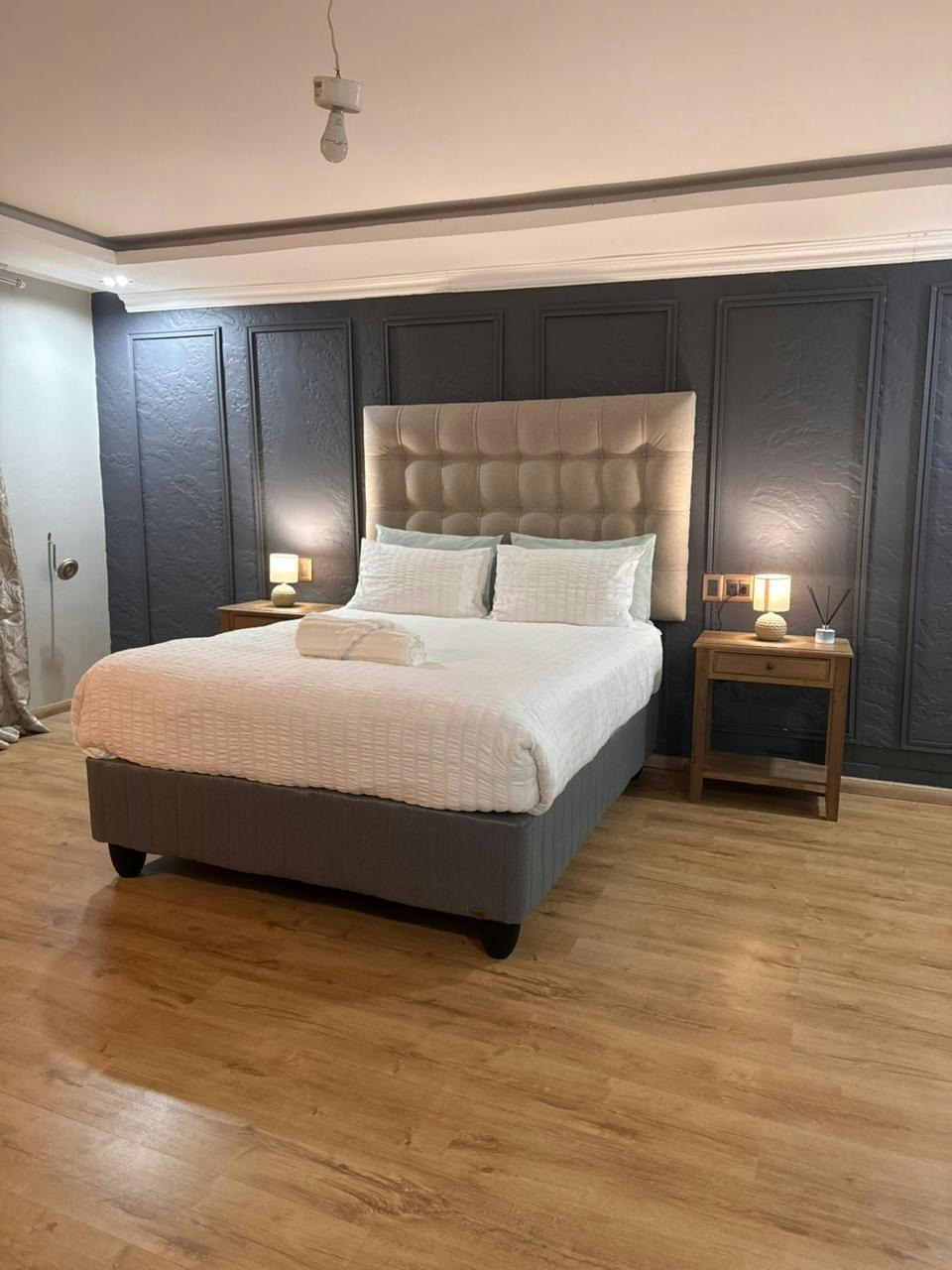 Midlands Luxury Villa image no 5 of 16