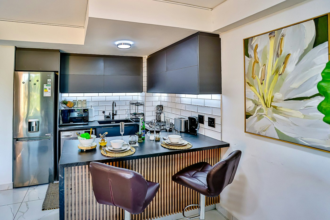 Stylish Sibaya Apartment | Pool & Inverter image no 18 of 31