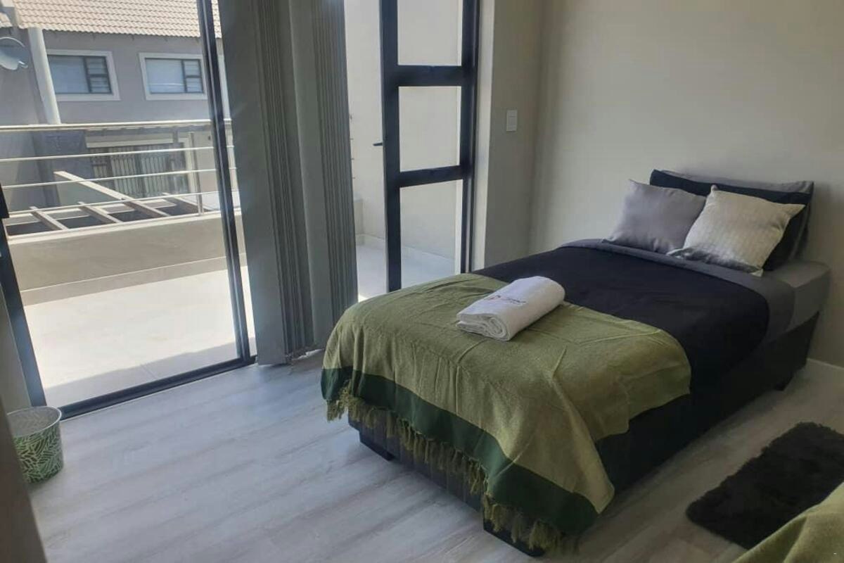 Crystal Self Catering 3 Bedroom Villa image no 11 of 16