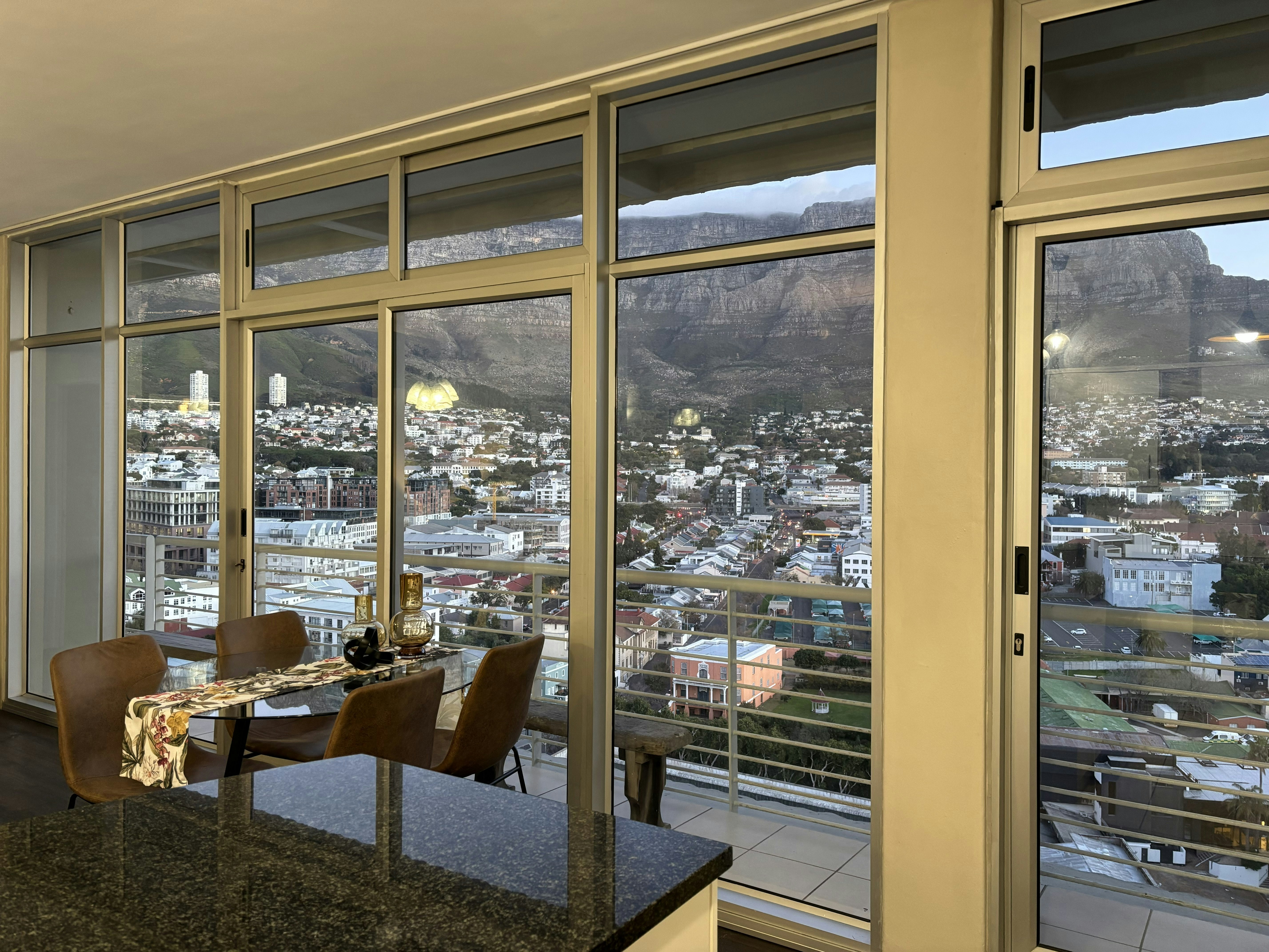 Luxury Top-Floor Retreat image no 19 of 82