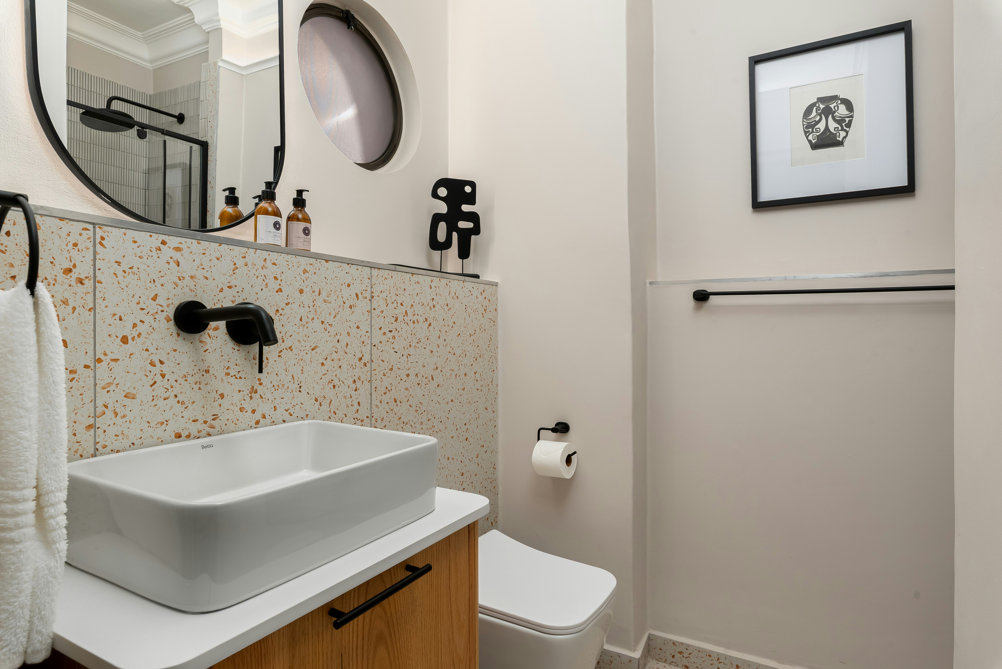 Charlie and the Chairman | Designer CBD Apartment image no 8 of 12