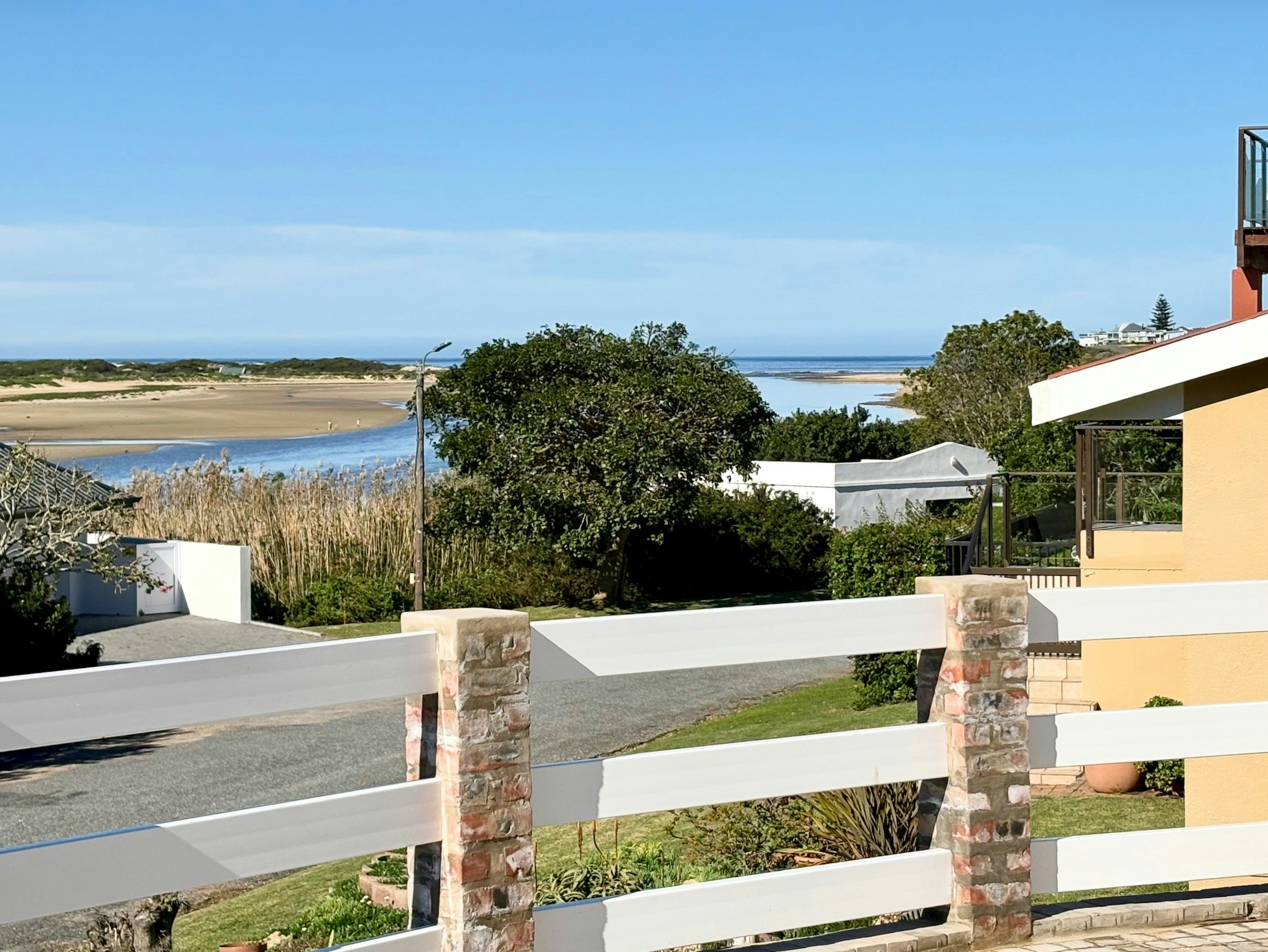 Stilbaai Family Holiday Home image no 4 of 21