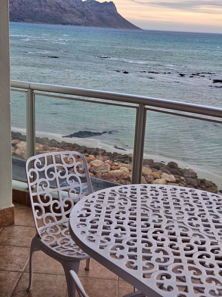 Cape Town Accommodation at Wavecrest 402 | Viya