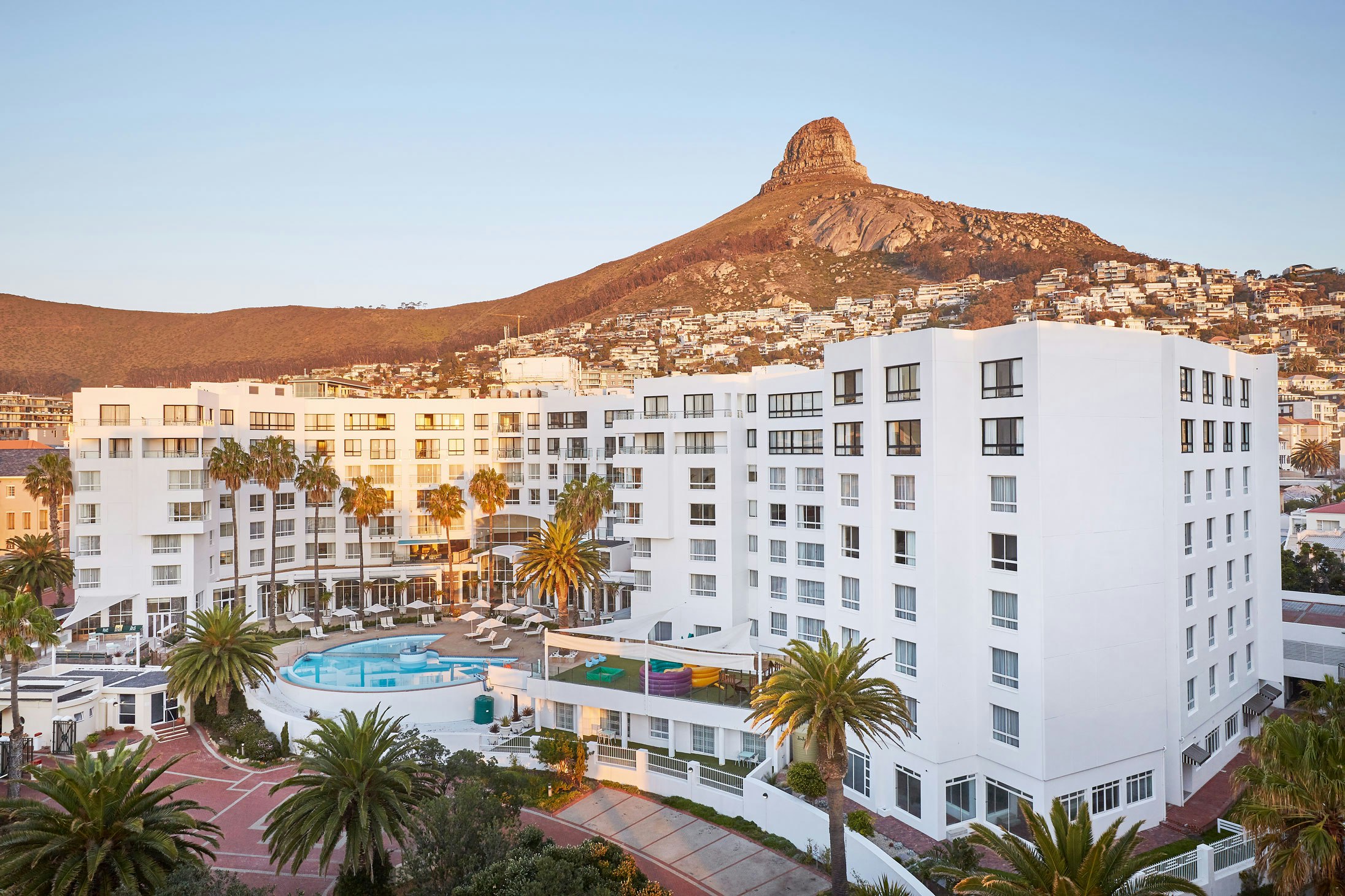 President Hotel Cape Town | LekkeSlaap