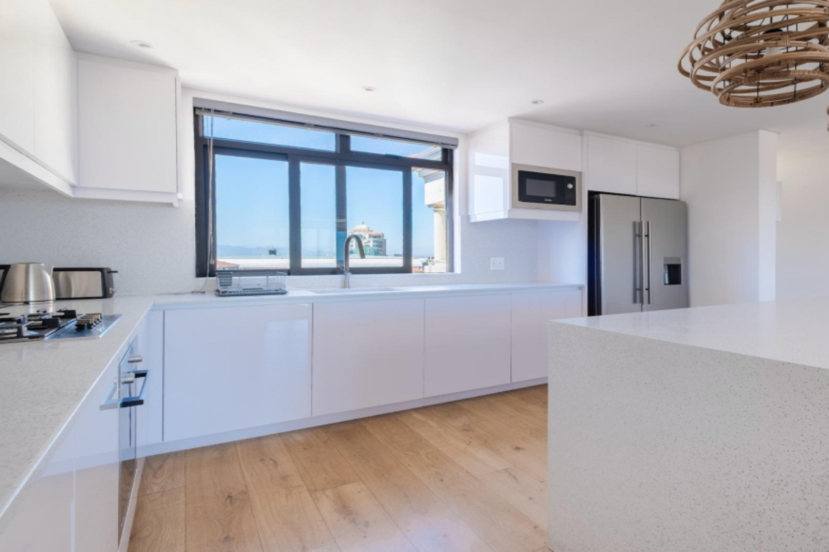 3 Bed 3 Bath Penthouse ICP606 image no 3 of 86
