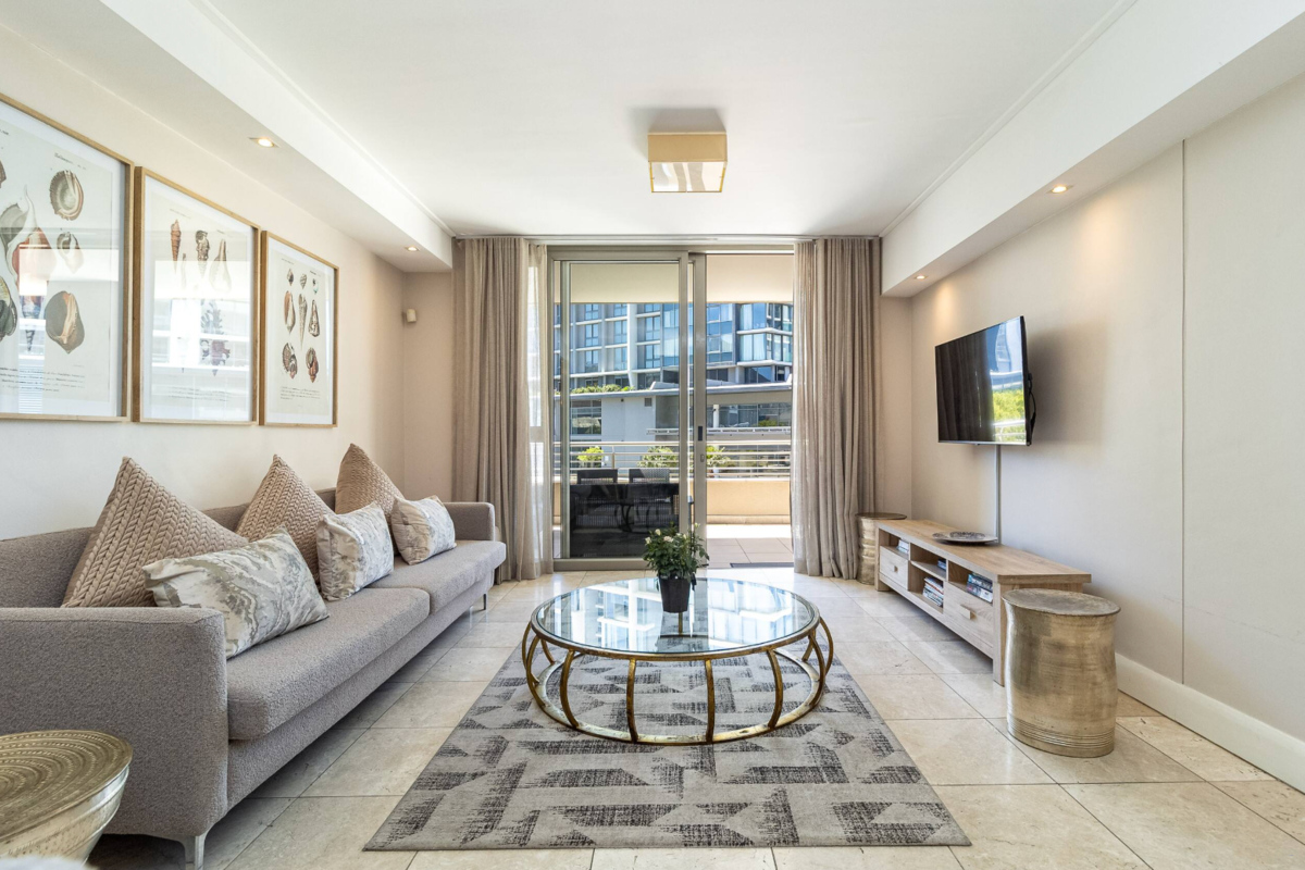 Canal Quays 2 Bed Apartment image no 16 of 20