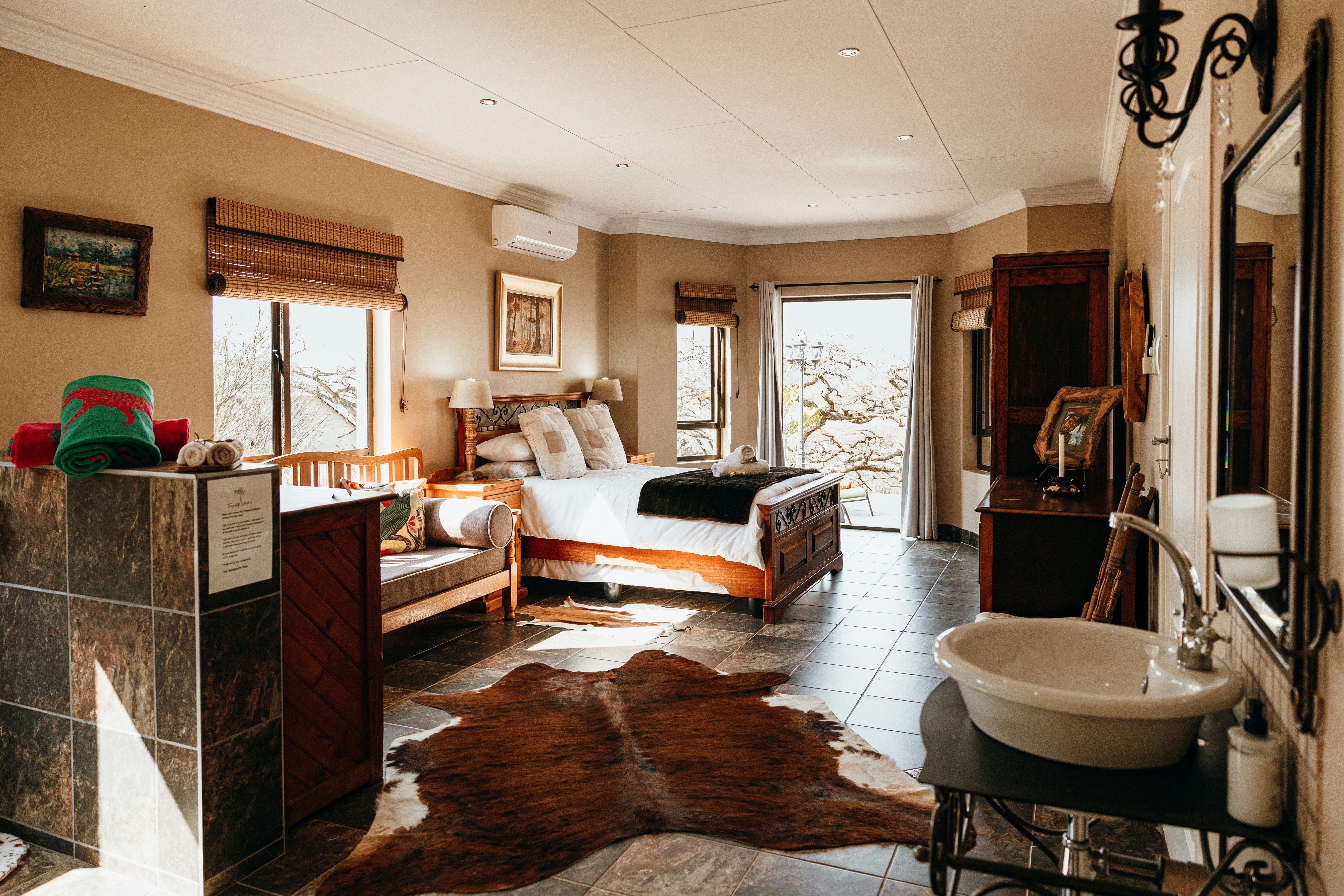 Tranquility Ukuthula Self Catering Game Farm House with Hot Tub image no 8 of 118