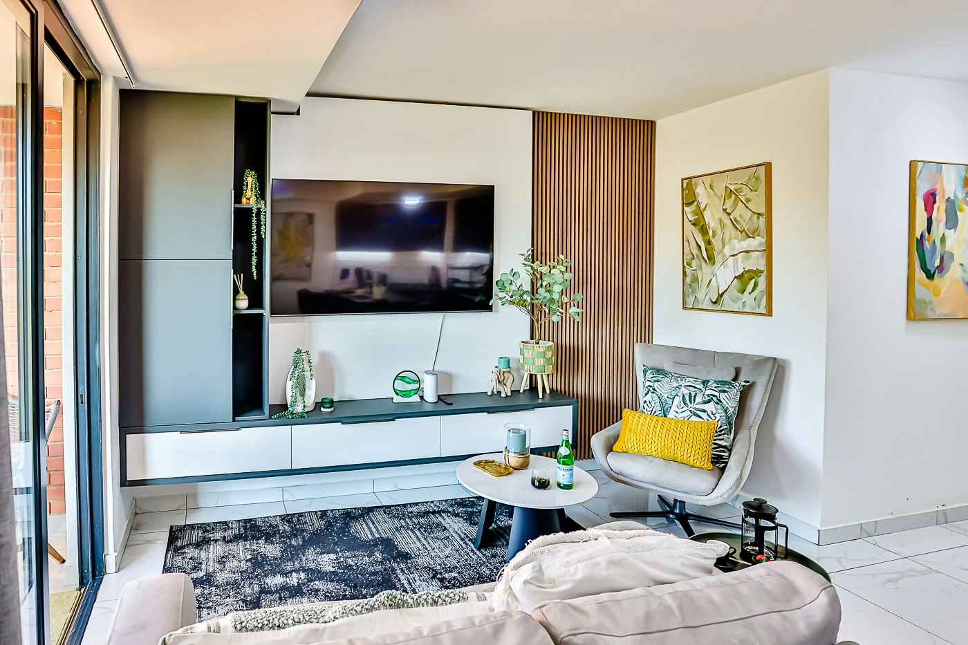 Stylish Sibaya Apartment | Pool & Inverter image no 12 of 31