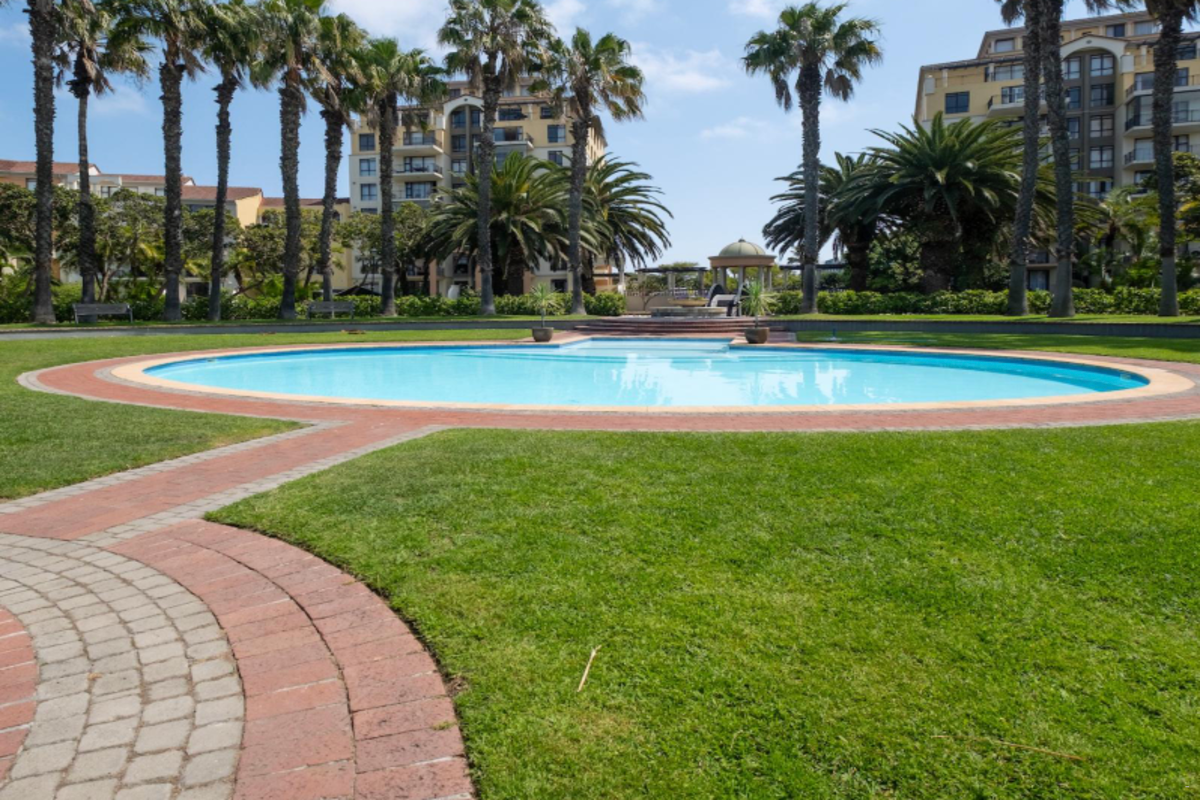 The Island Club 2 Bed Apartments image no 15 of 18