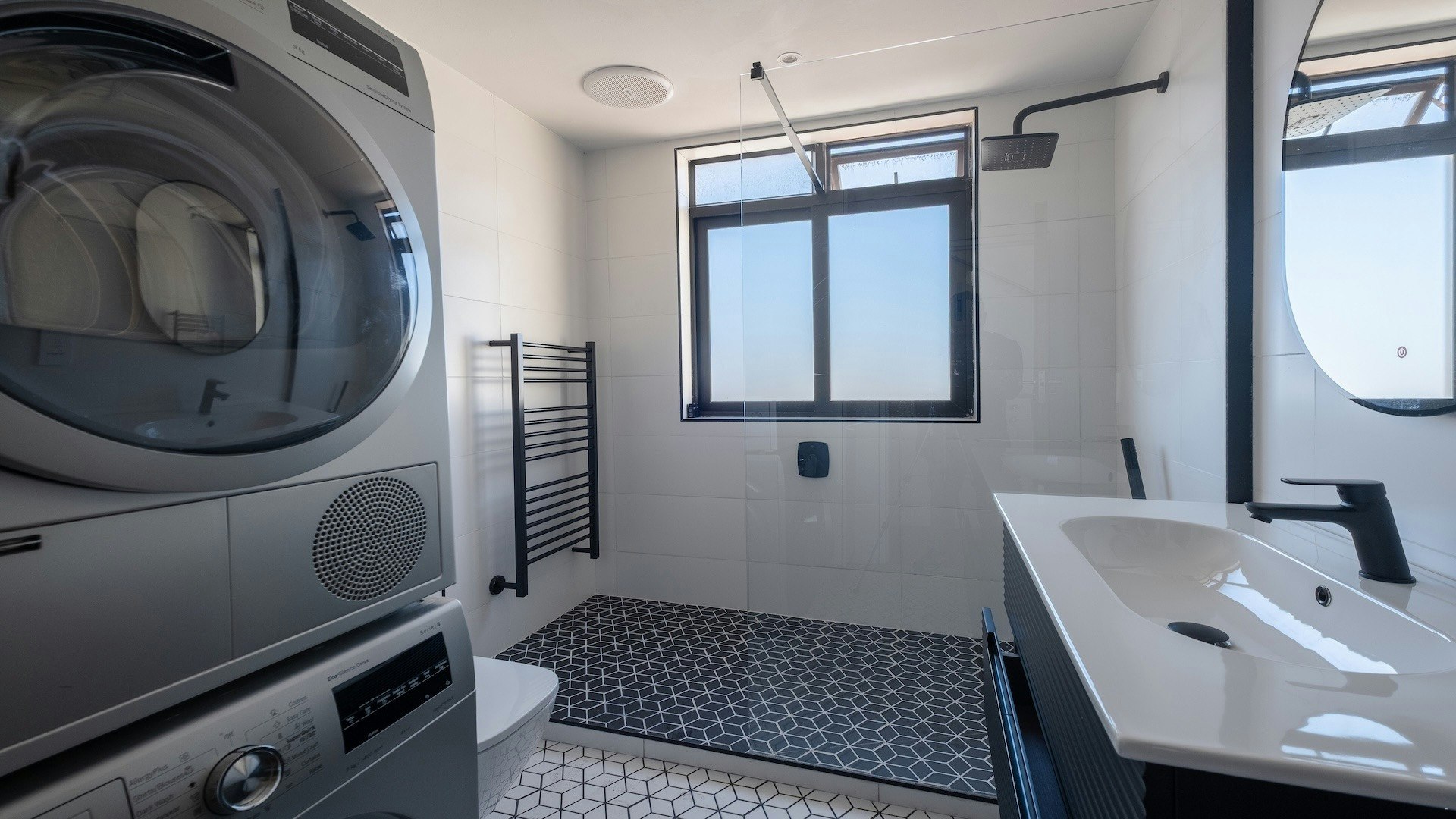 3 Bed 3 Bath Penthouse ICP606 image no 25 of 86