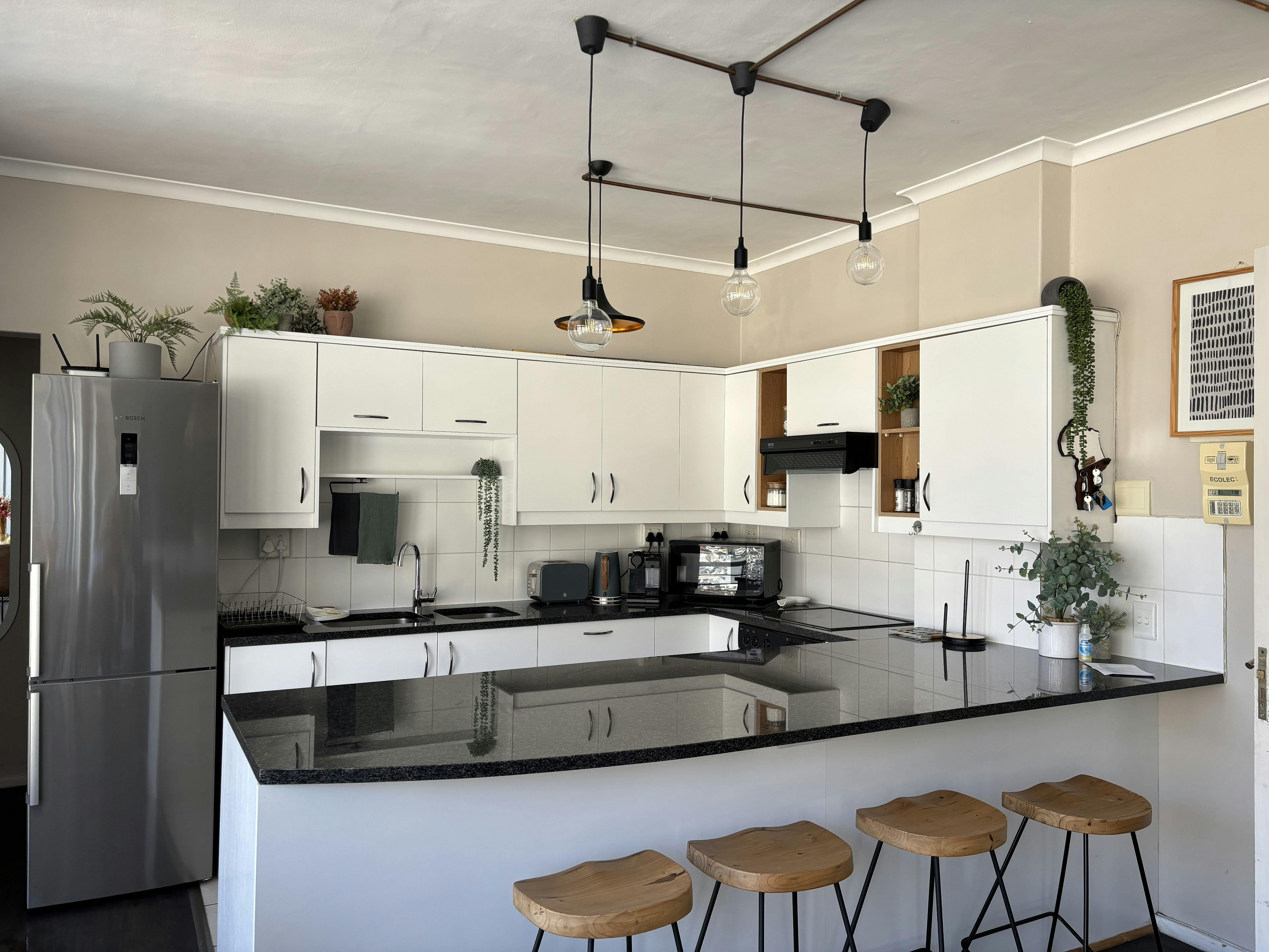 Luxury Top-Floor Retreat image no 4 of 82