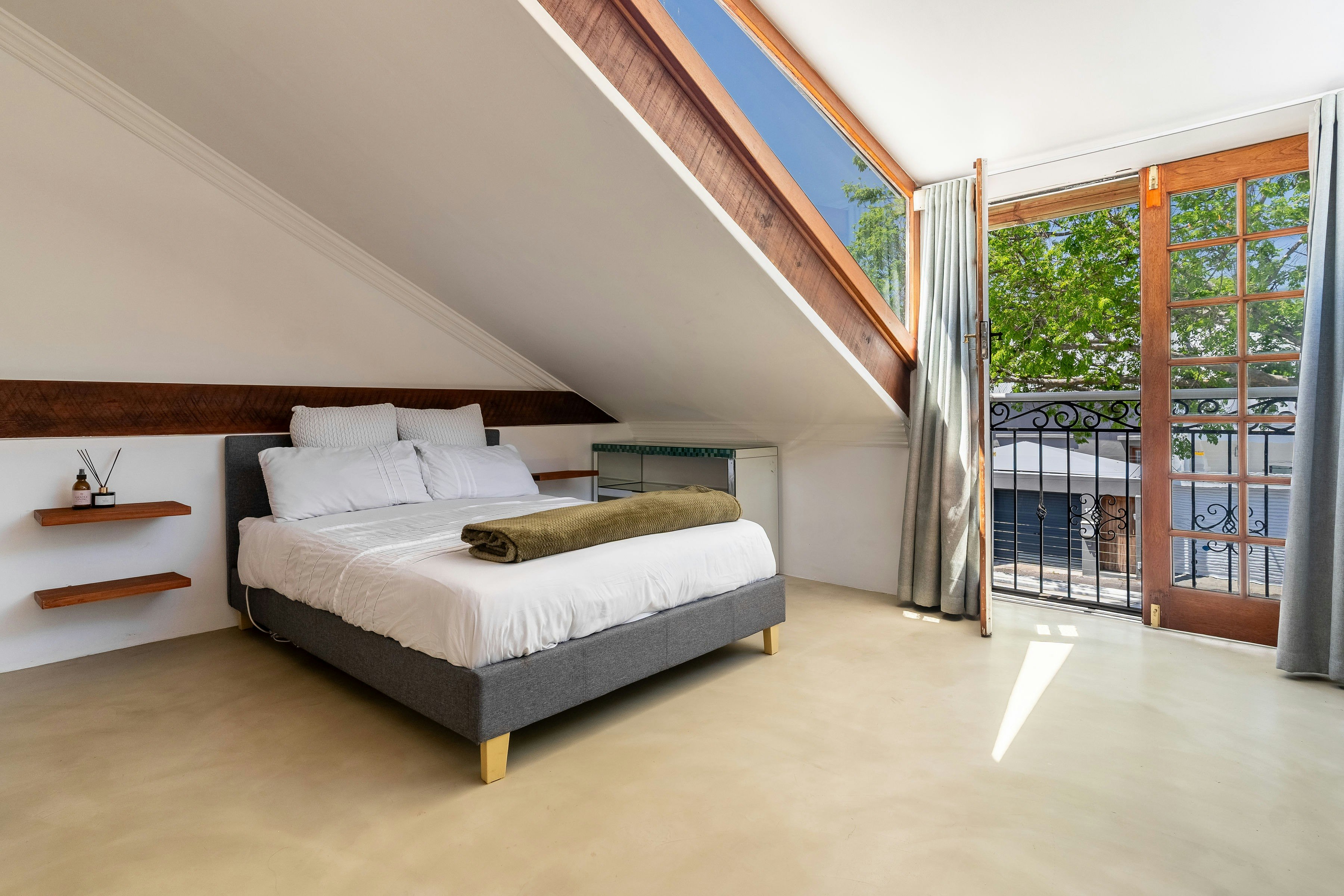 Modern Rustic Gem at the Foot of Table Mountain image no 17 of 32