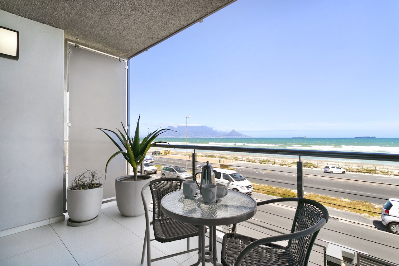 Bloubergstrand Accommodation at  | Viya