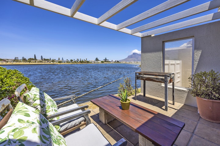 Cape Town Accommodation at Sunset Island Hideaway | Viya