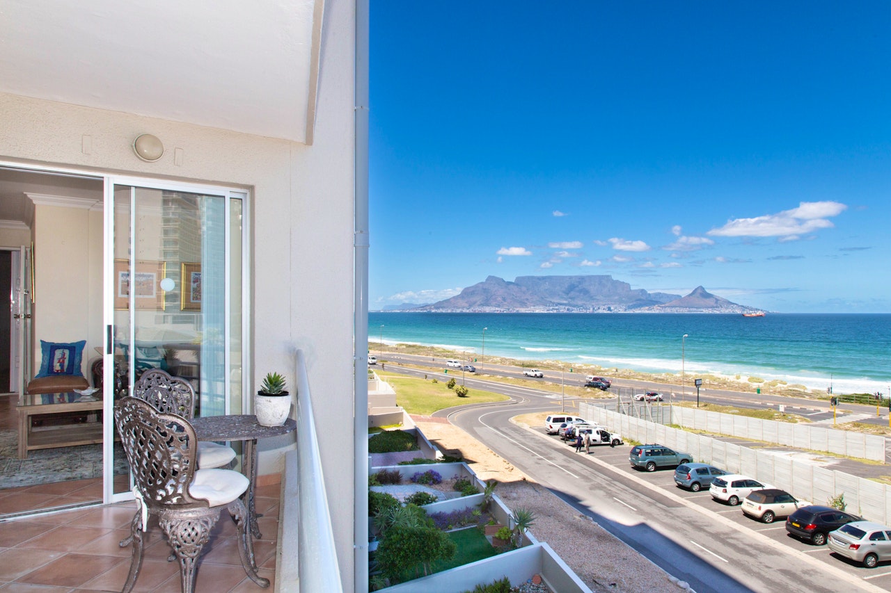 Bloubergstrand Accommodation at  | Viya