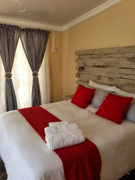 Between Zeerust/Gaborone Accommodation at Tracey's Family Restaurant and Guesthouse | Viya