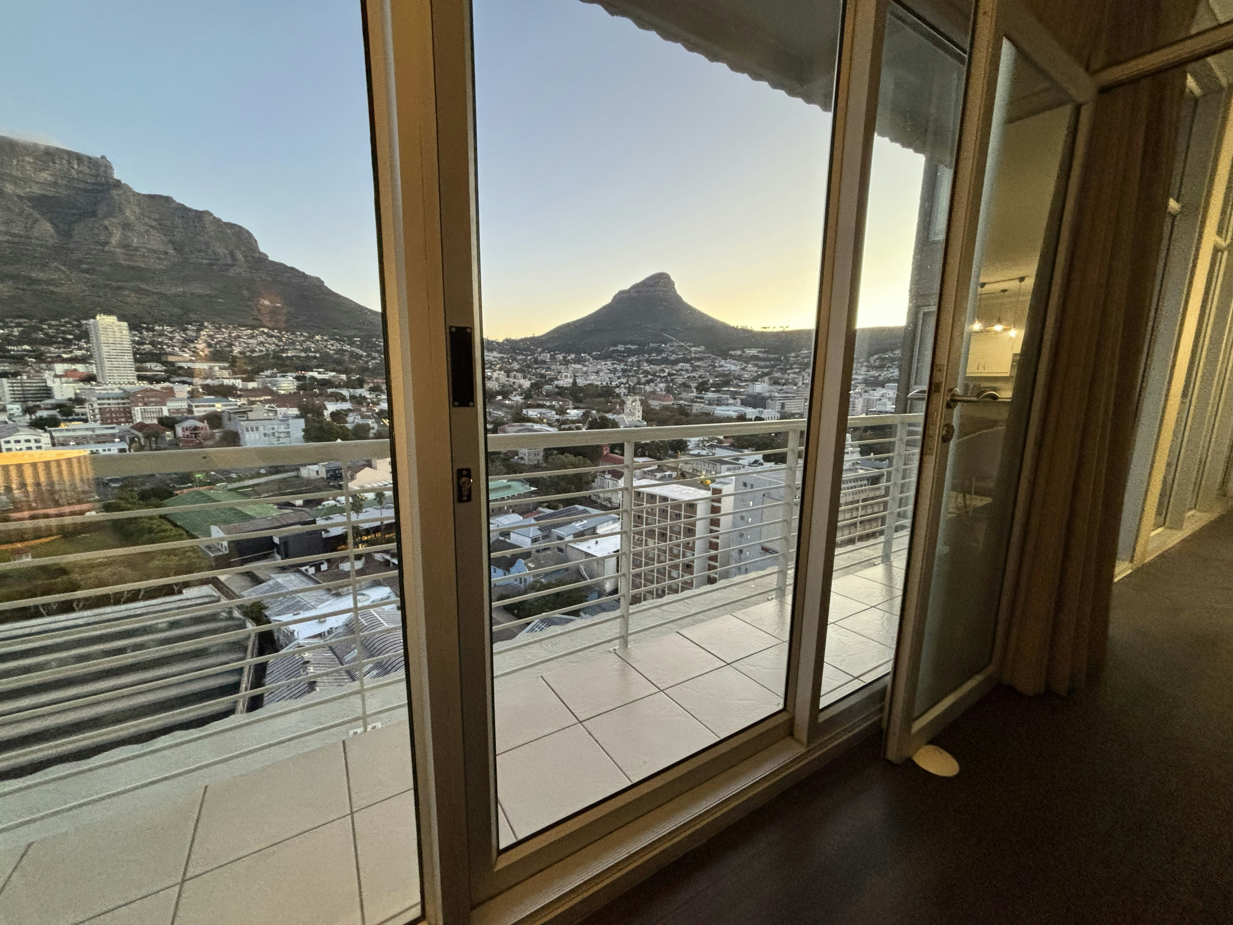 Luxury Top-Floor Retreat image no 56 of 82